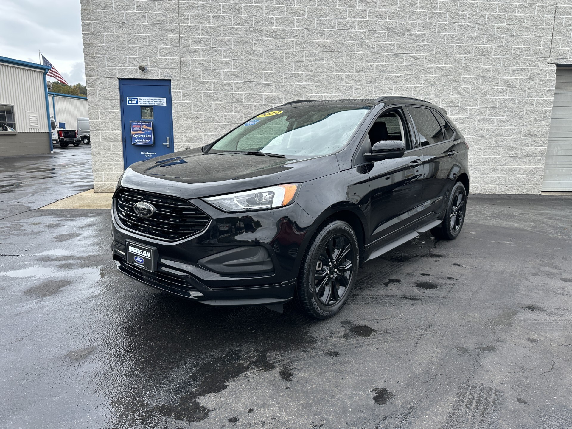 2022 Ford Edge SE photo 2
