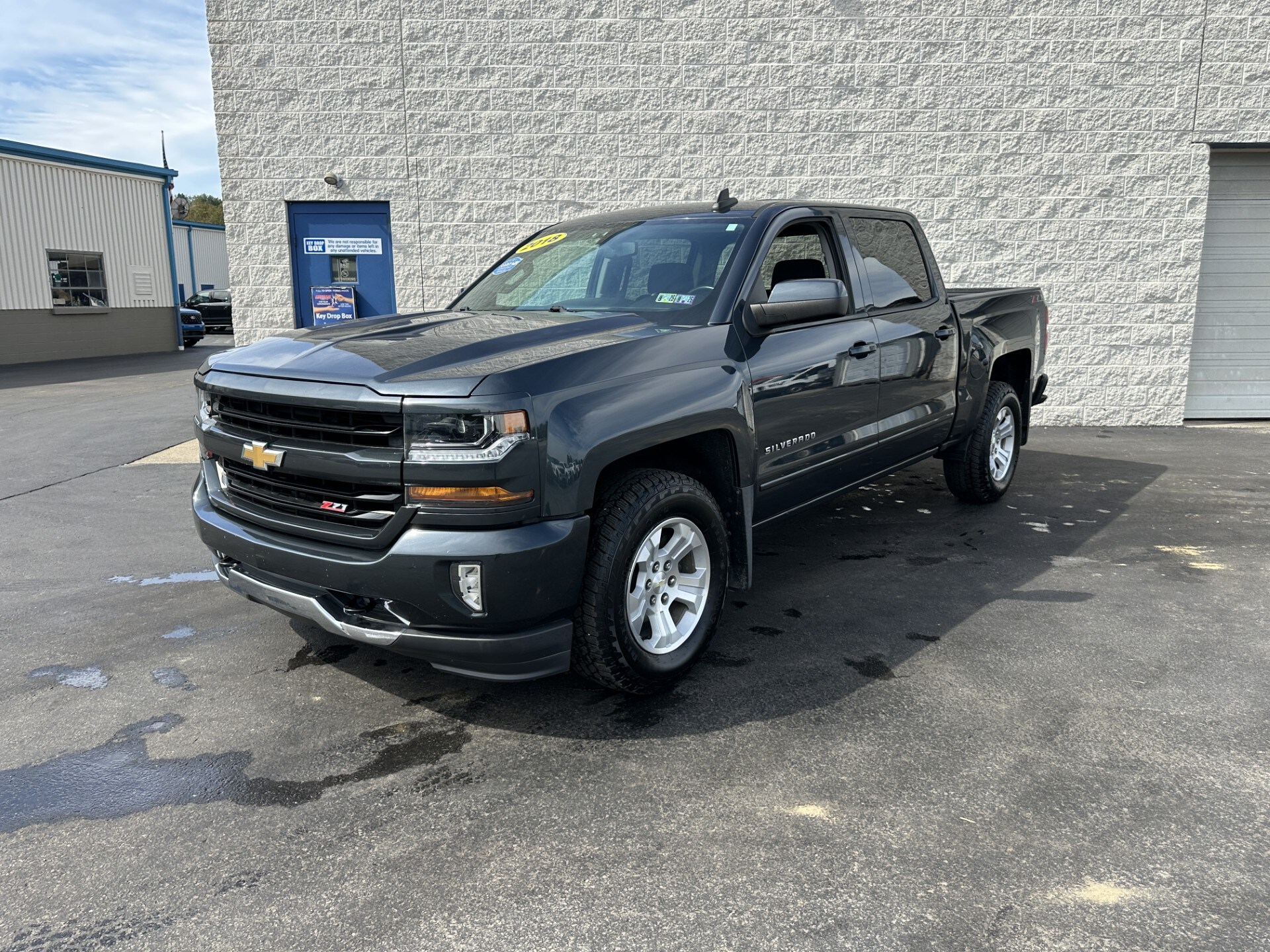 2018 Chevrolet Silverado 1500 photo 2