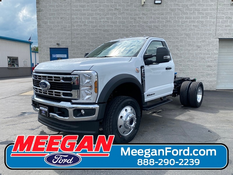 2025 Ford F-600 Super Duty Chassis Cab XLT's photo