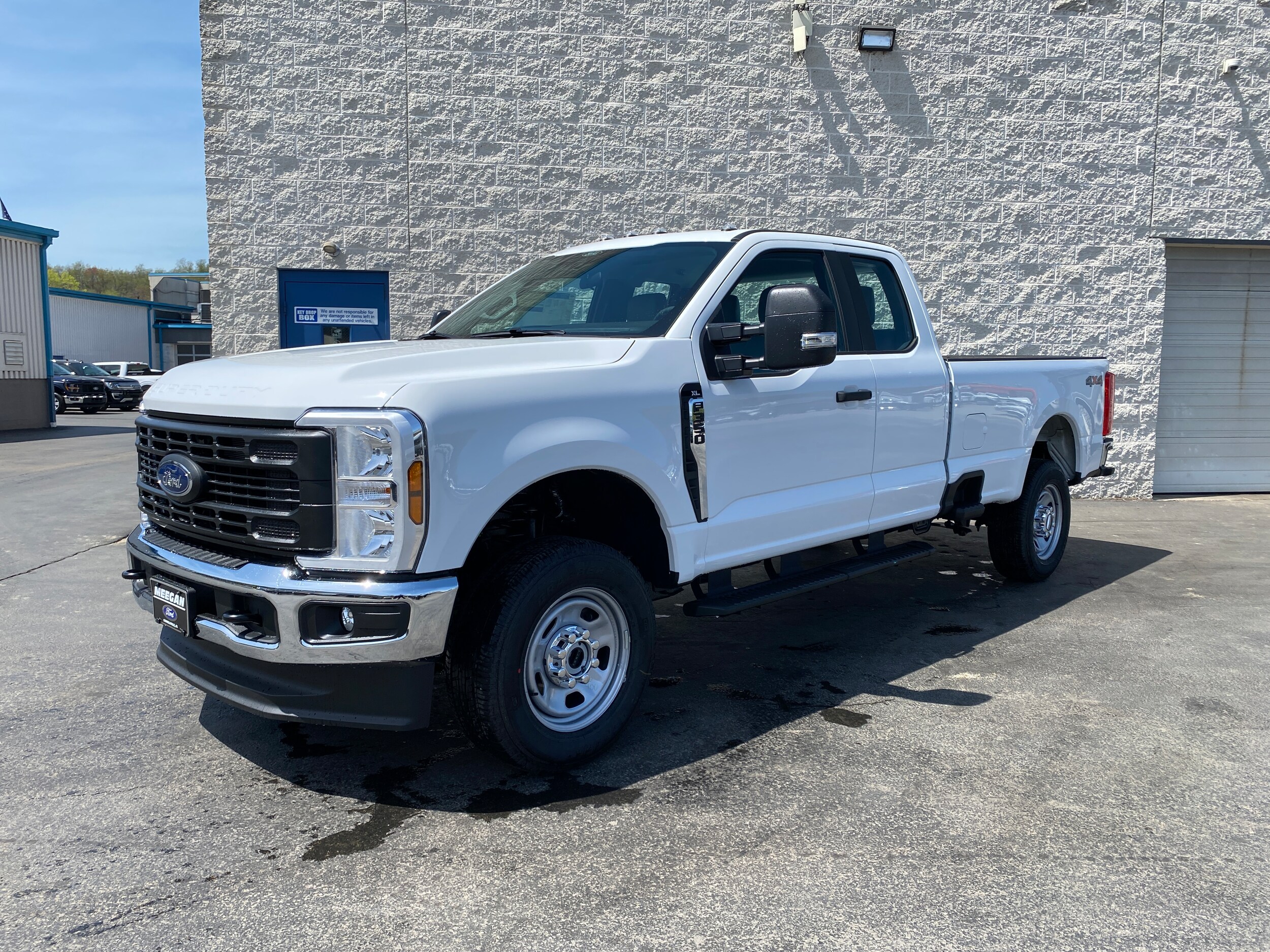 2025 Ford F-350 XL photo 2