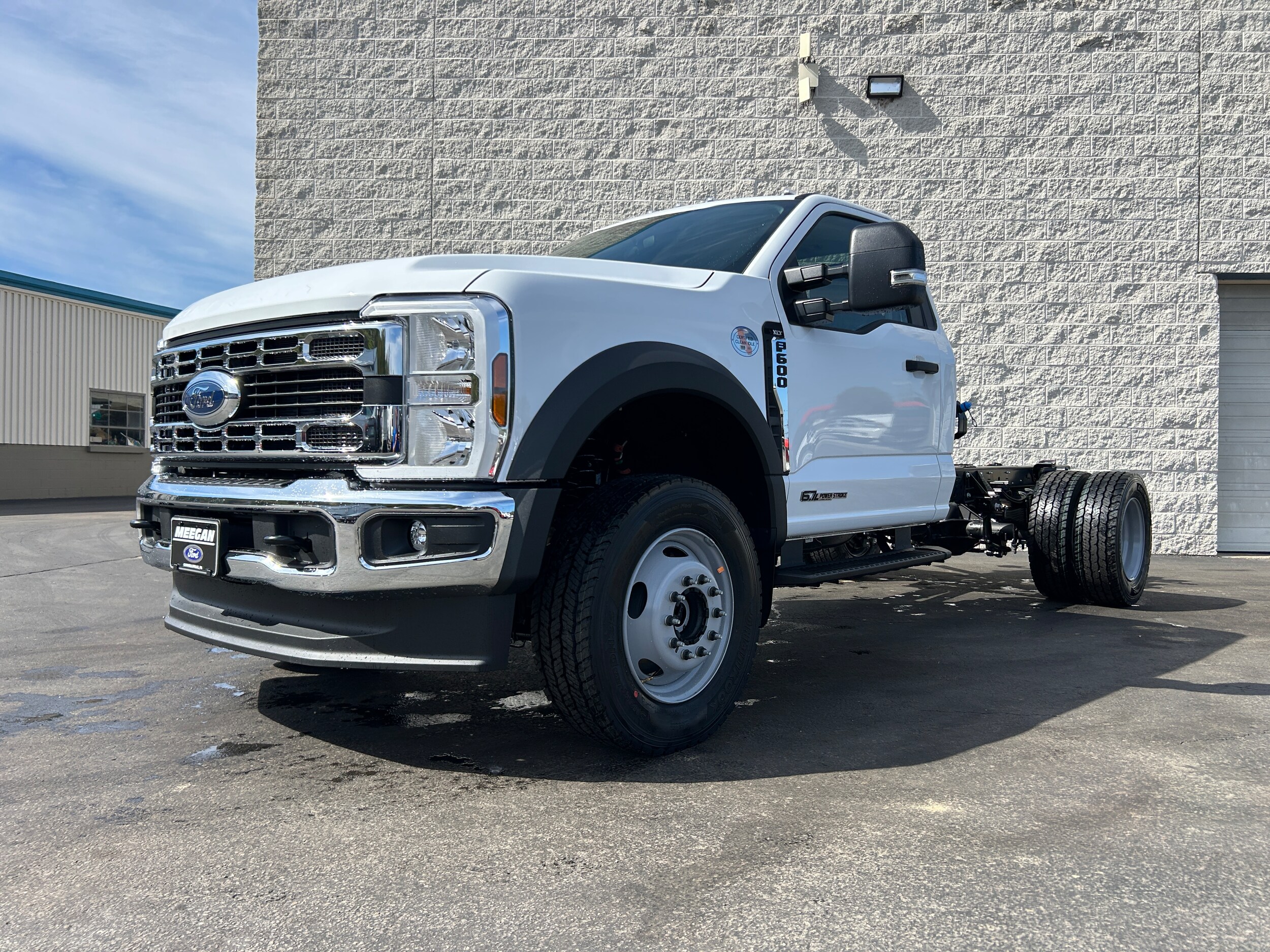 2026 Ford F-600 photo 2