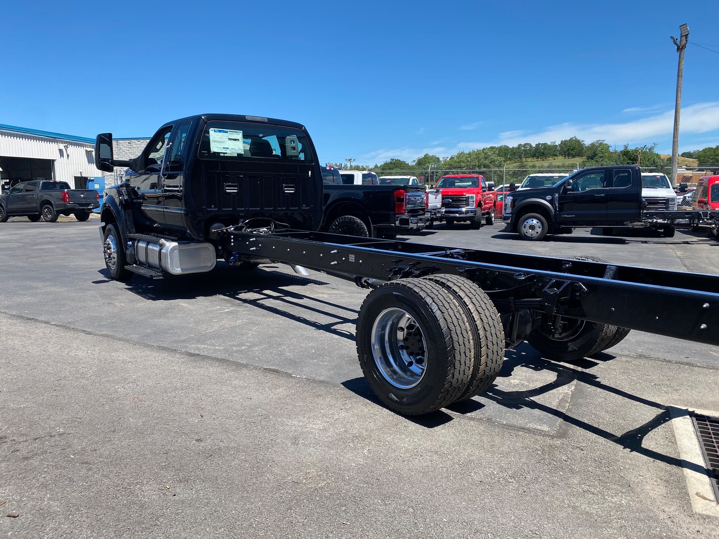 2025 Ford F-650 SuperCab photo 4