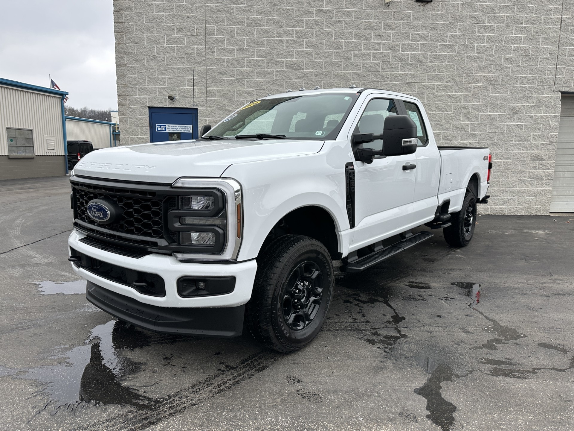 2024 Ford F-350 Super Duty XL's photo
