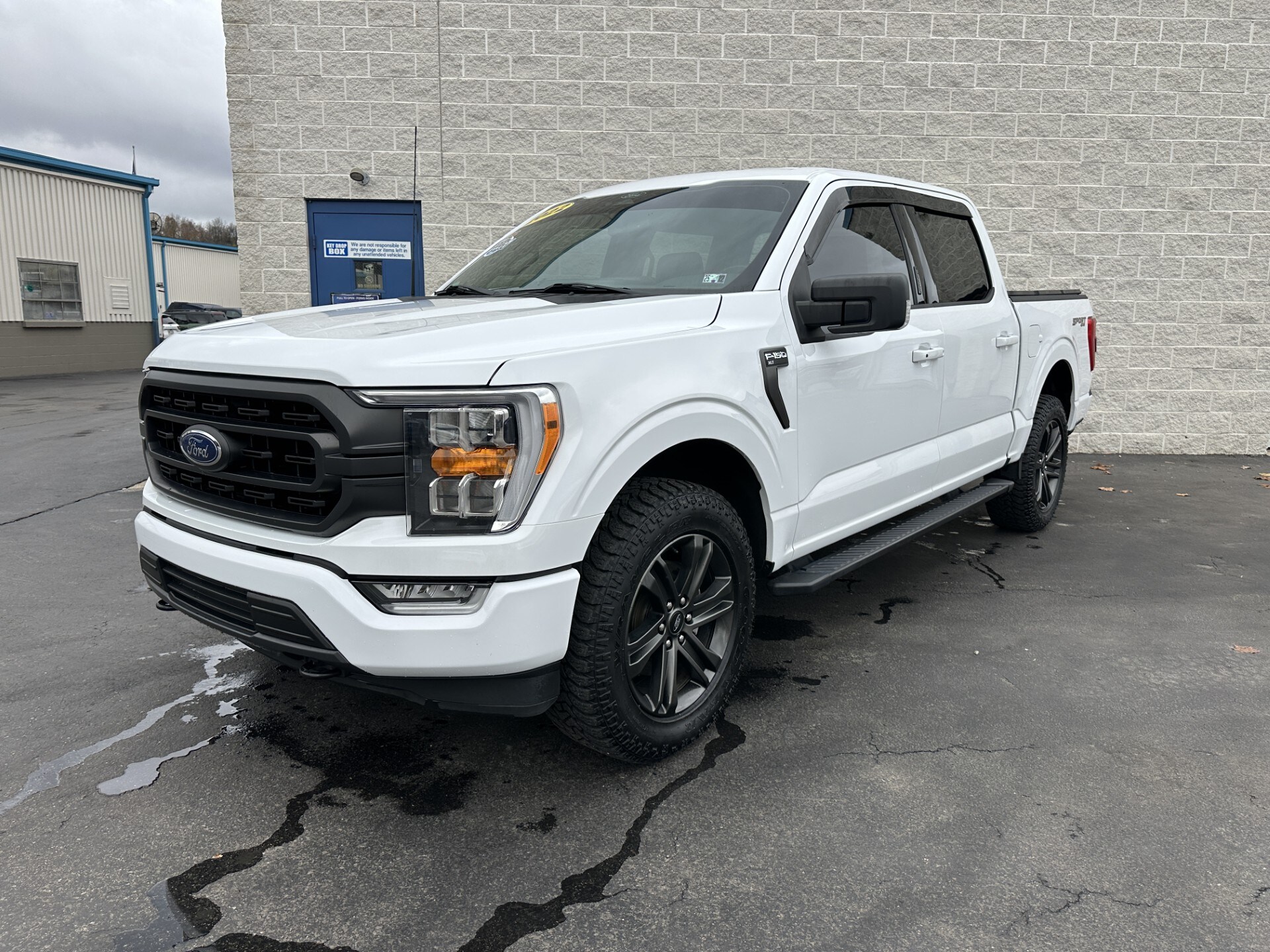 2022 Ford F-150 XLT photo 2
