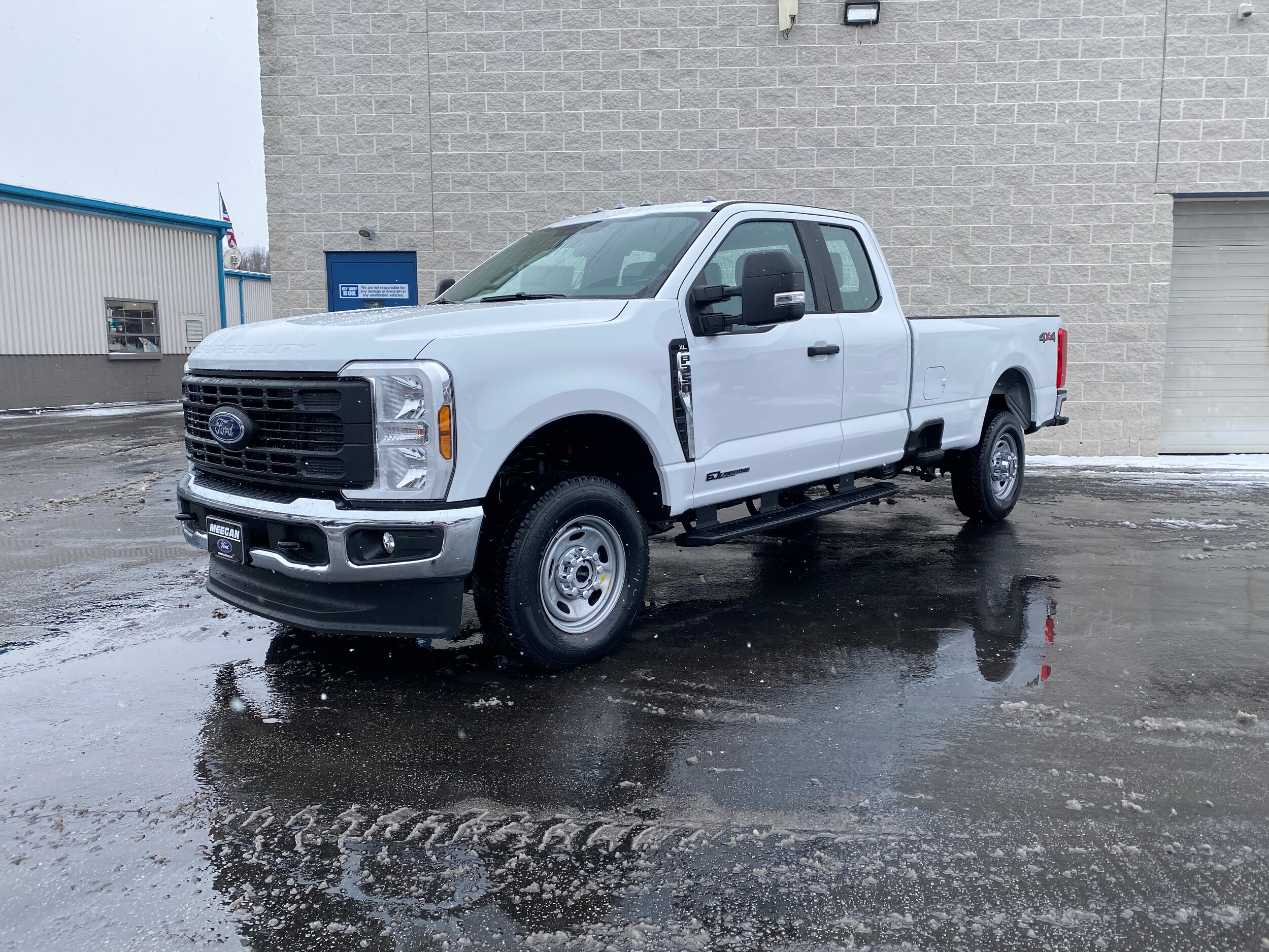 2025 Ford F-350 XL photo 2