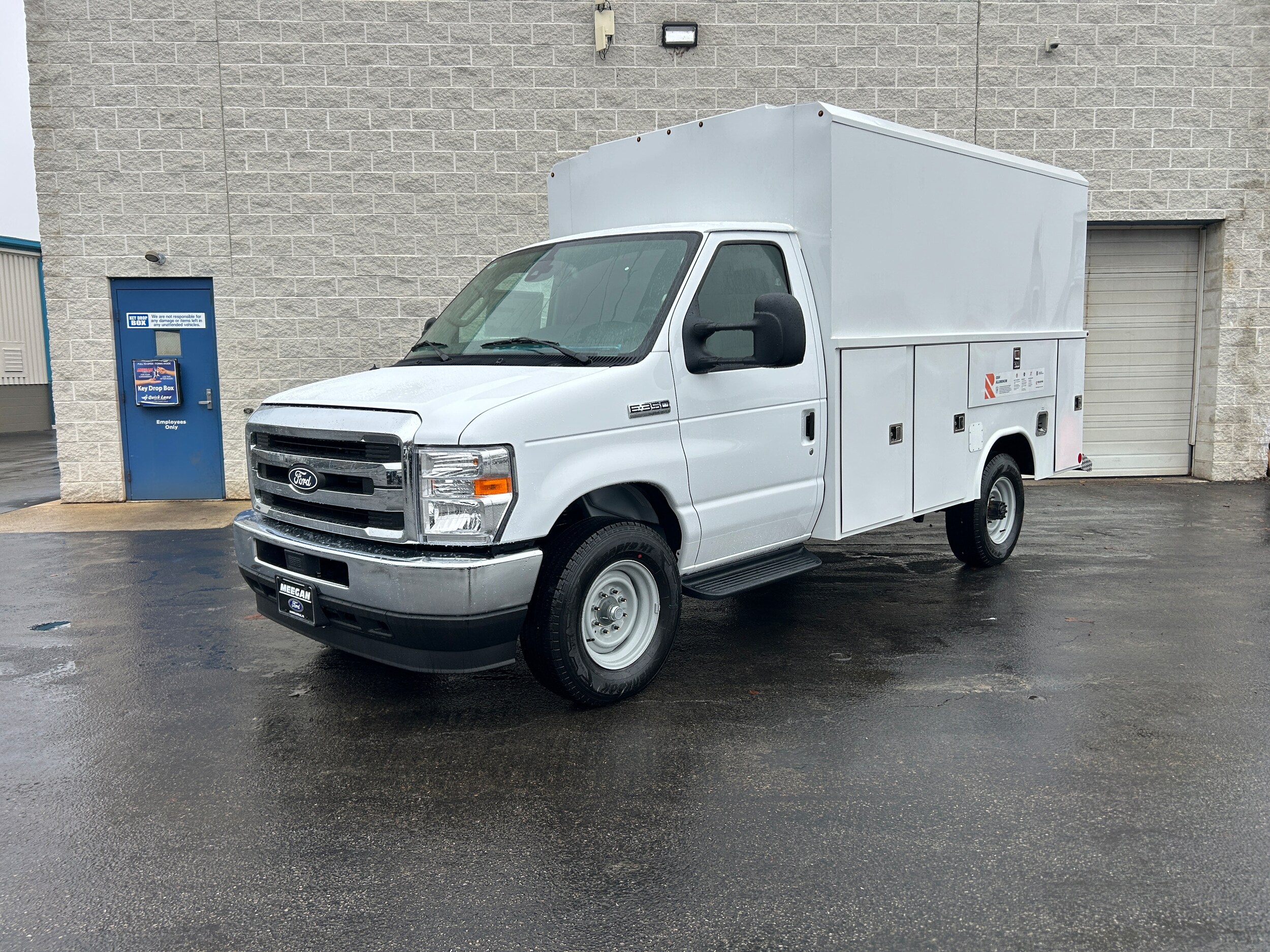 2026 Ford E-350 Base photo 2