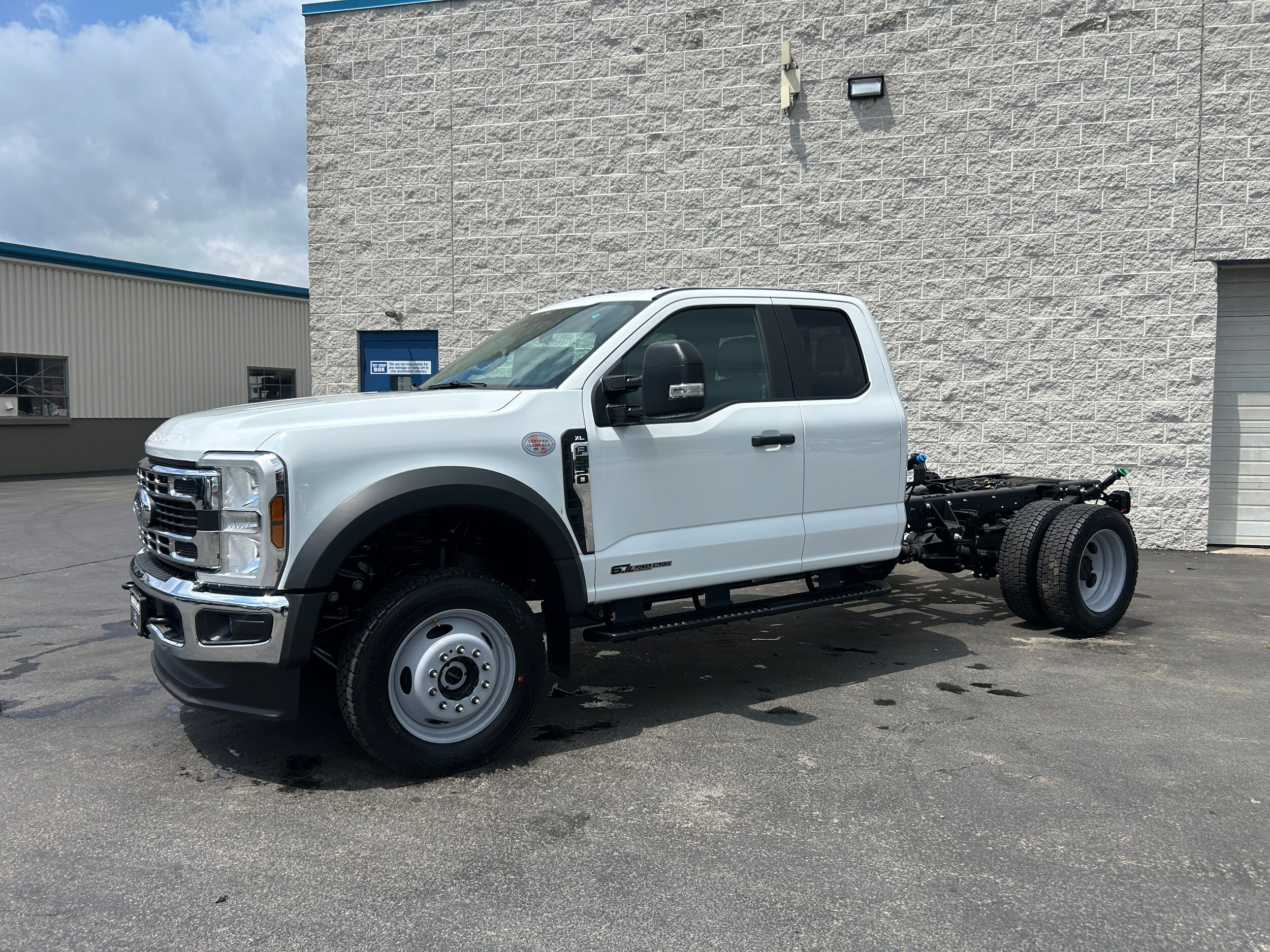 2025 Ford F-550 XL photo 3