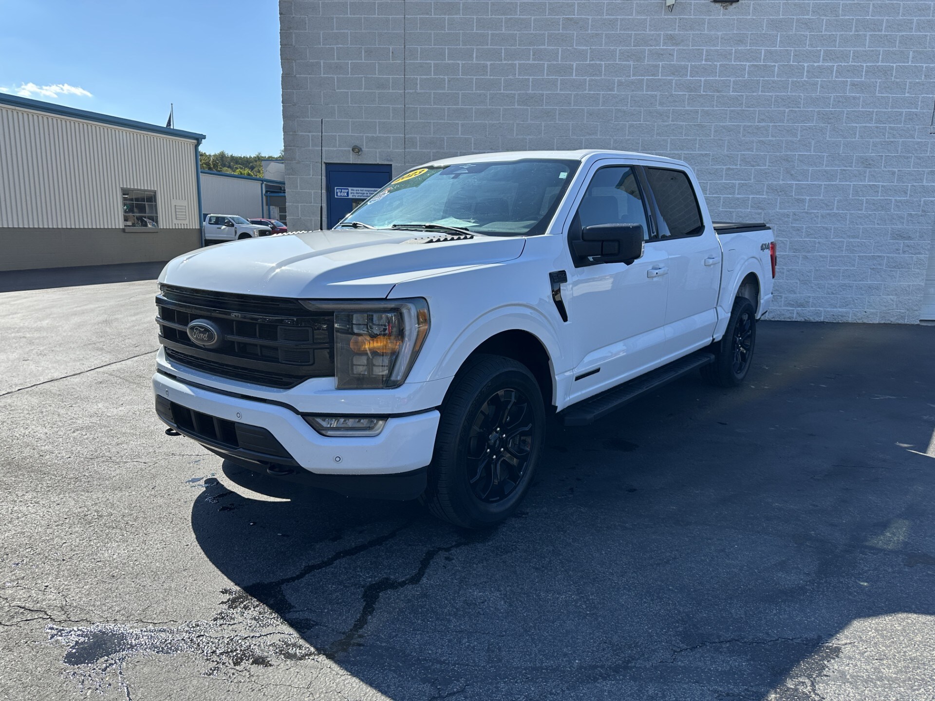 2023 Ford F-150 XLT photo 2