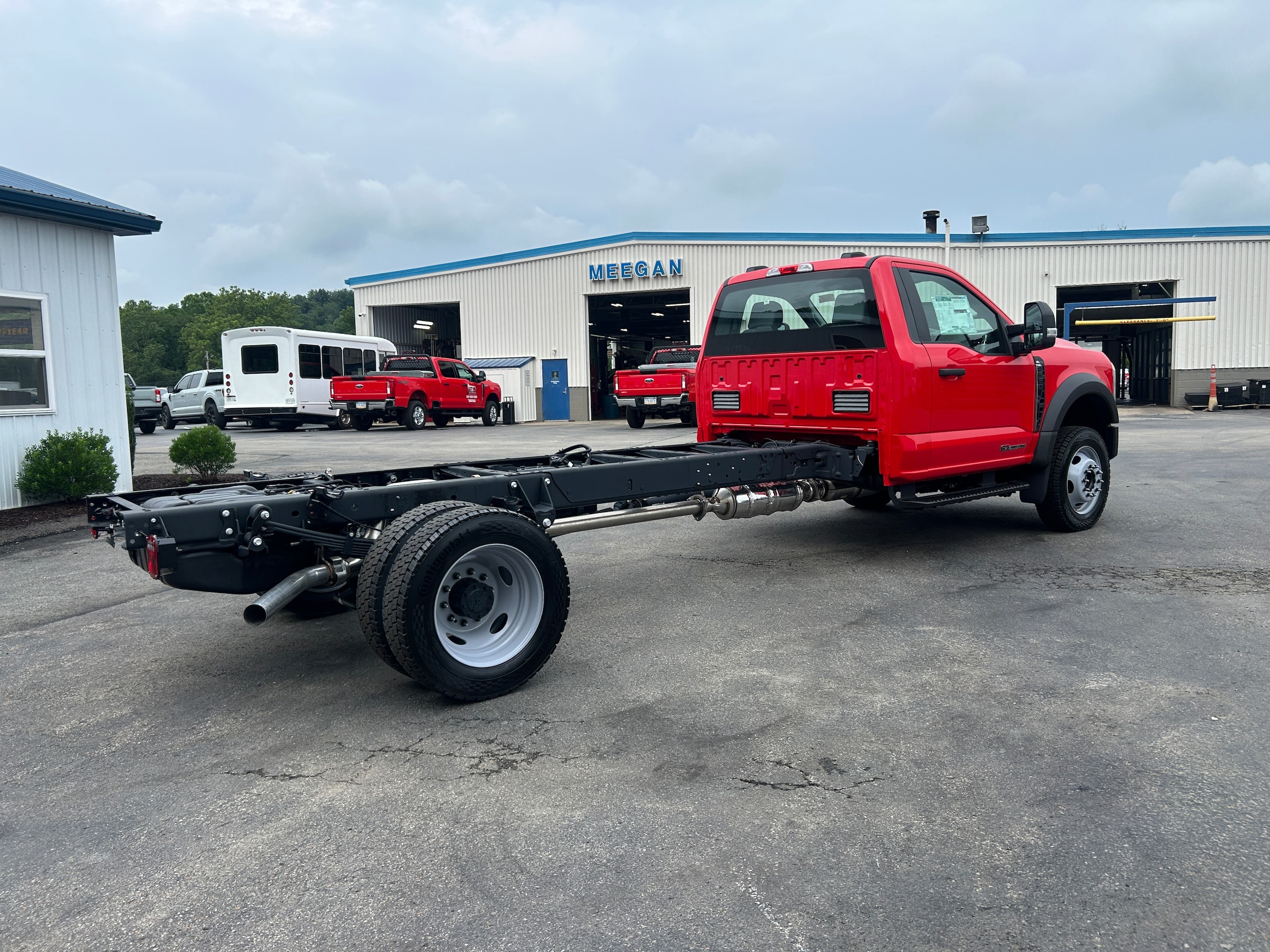 2025 Ford F-550 Super Duty Chassis Cab XL - Photo 11
