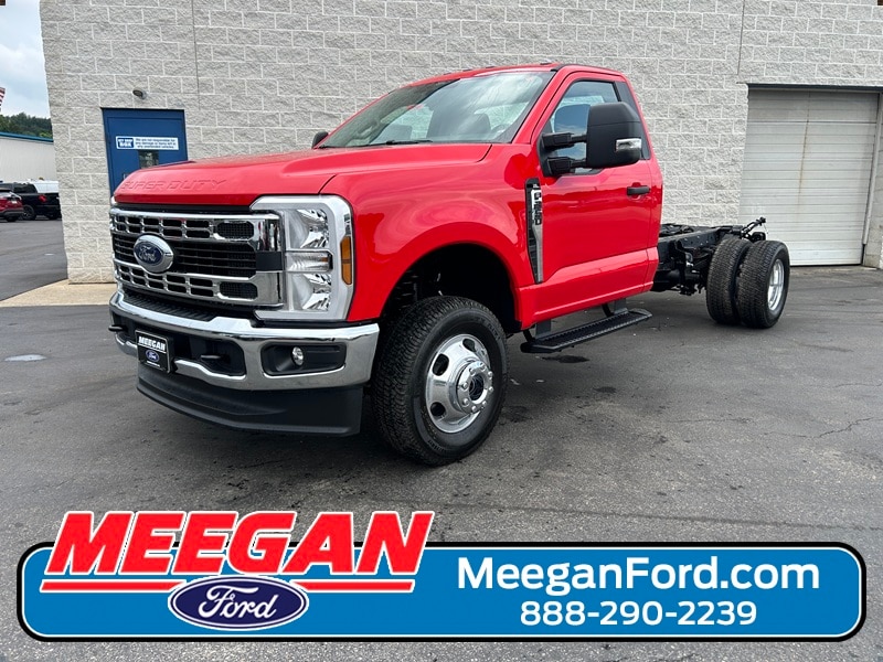 2025 Ford F-350 Super Duty Chassis Cab XL's photo