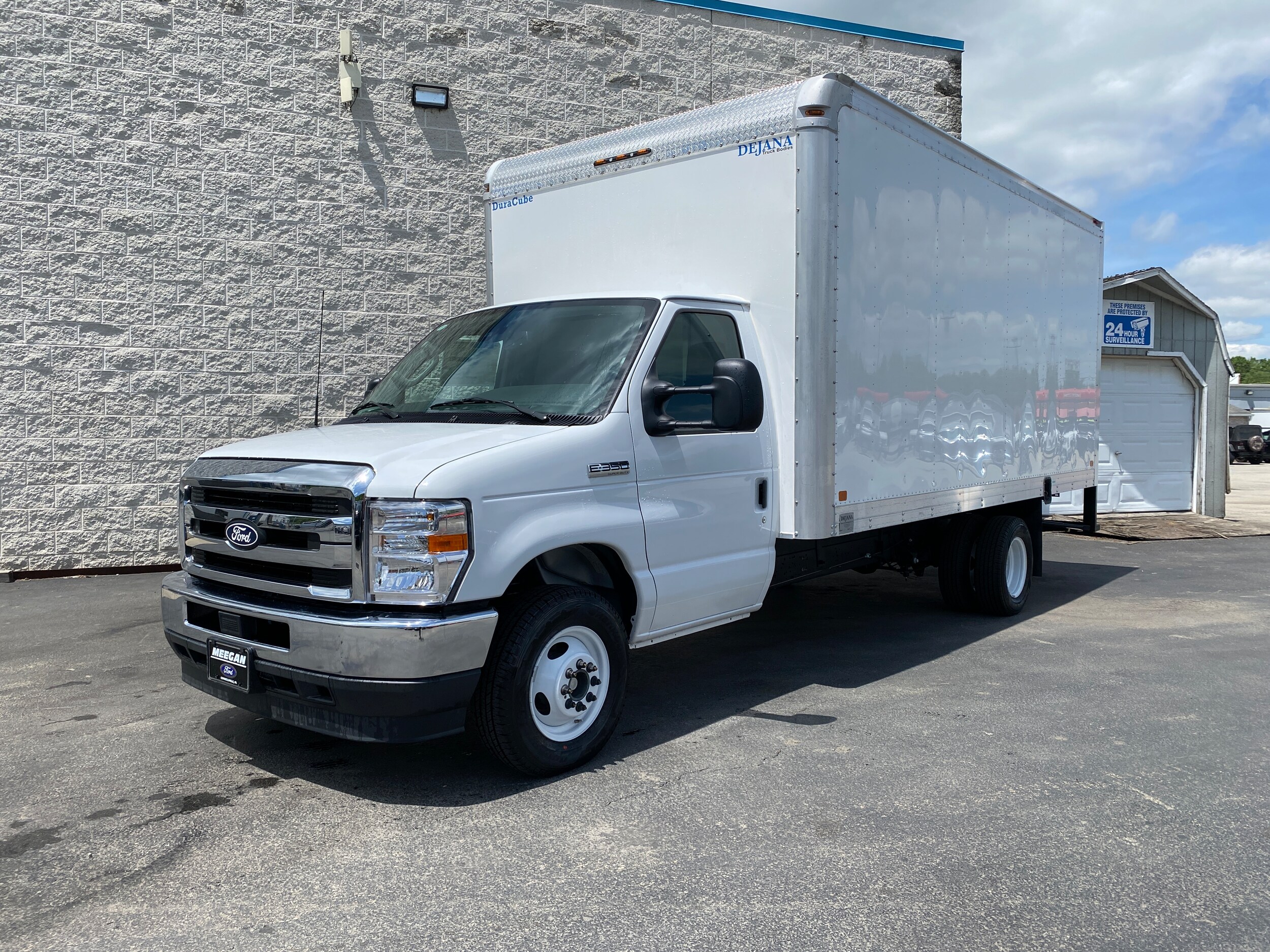 2026 Ford E-350 Base photo 2