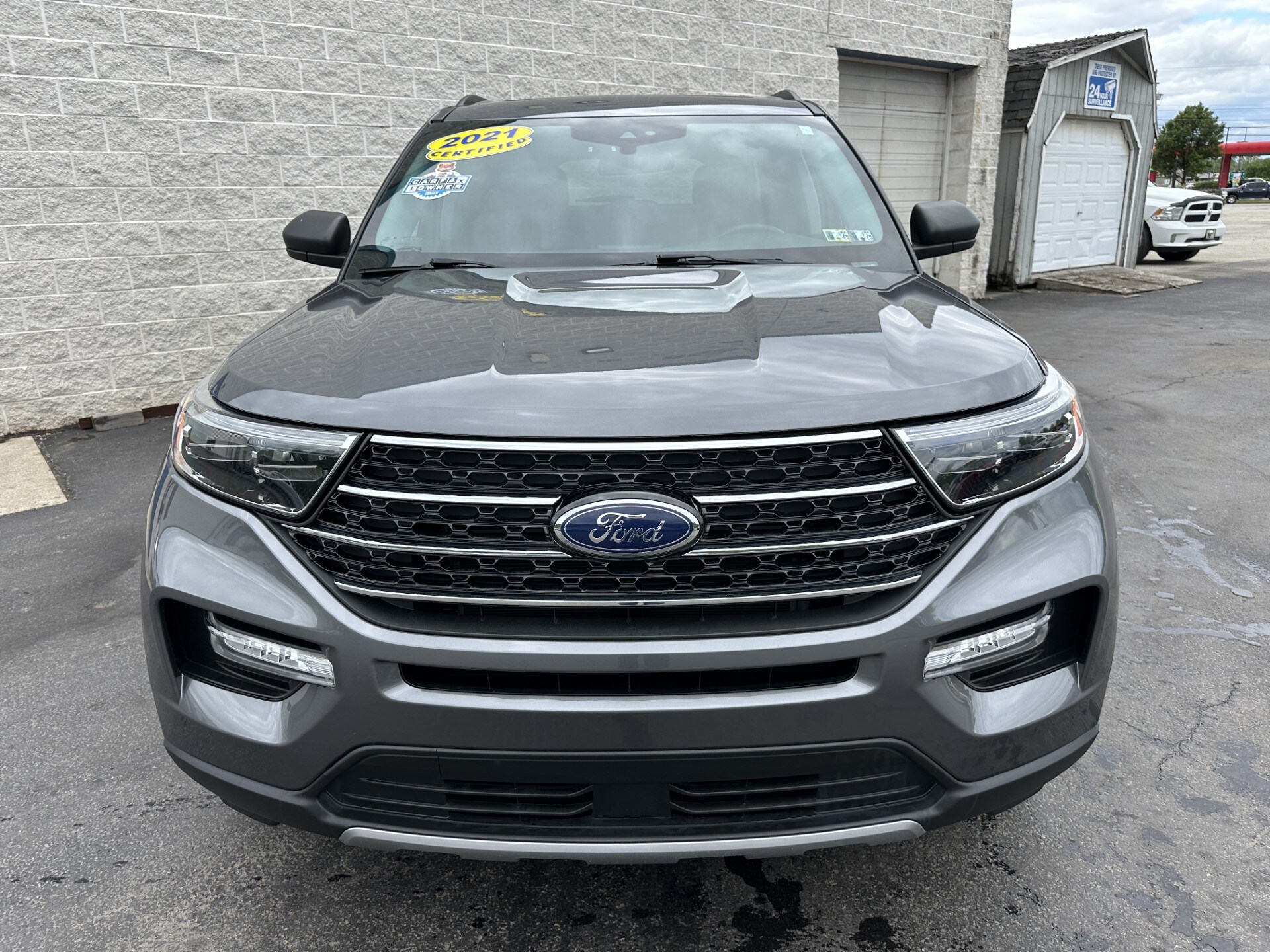 2021 Ford Explorer XLT photo 3
