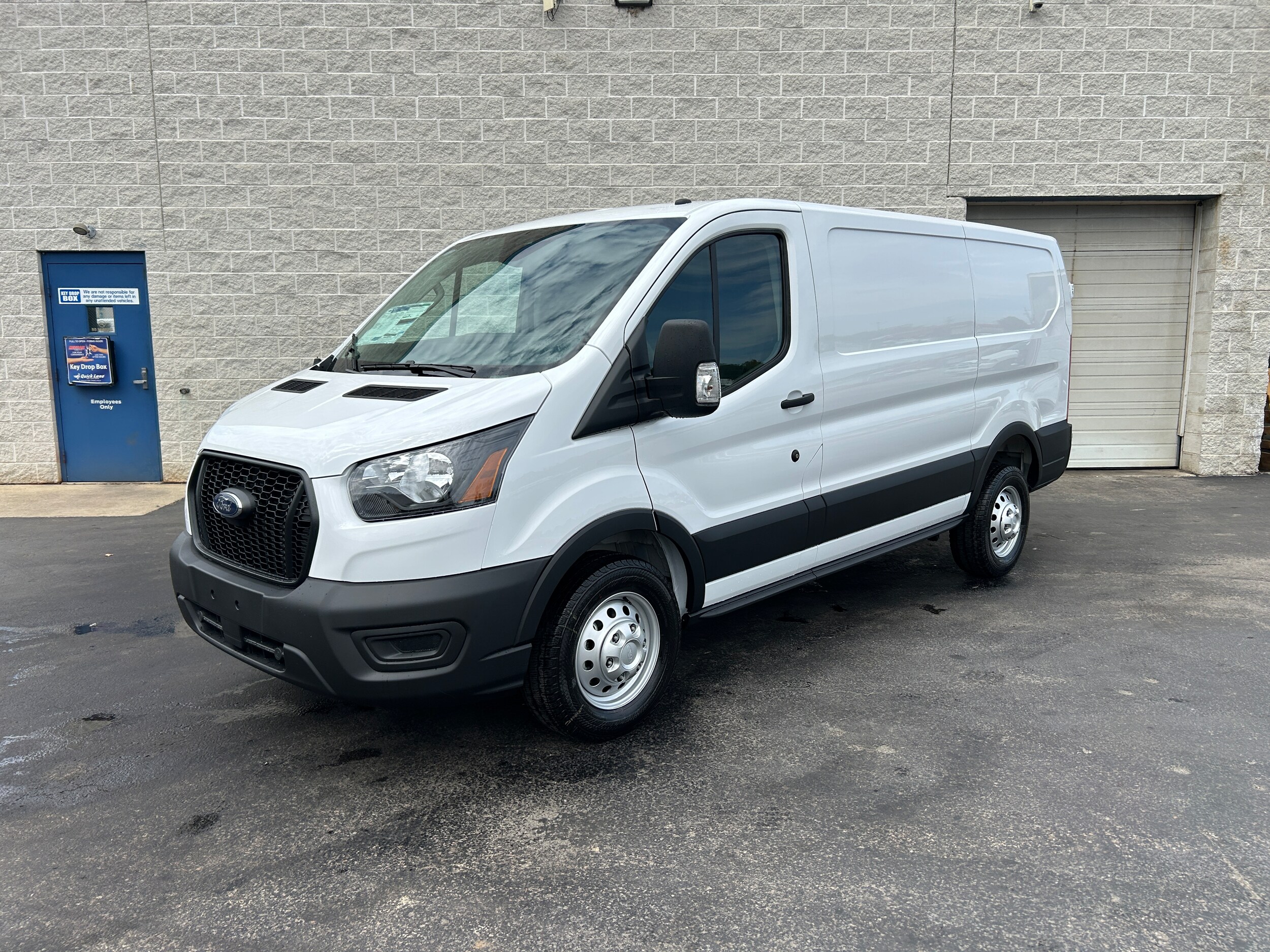 2025 Ford Transit Cargo Van photo 3