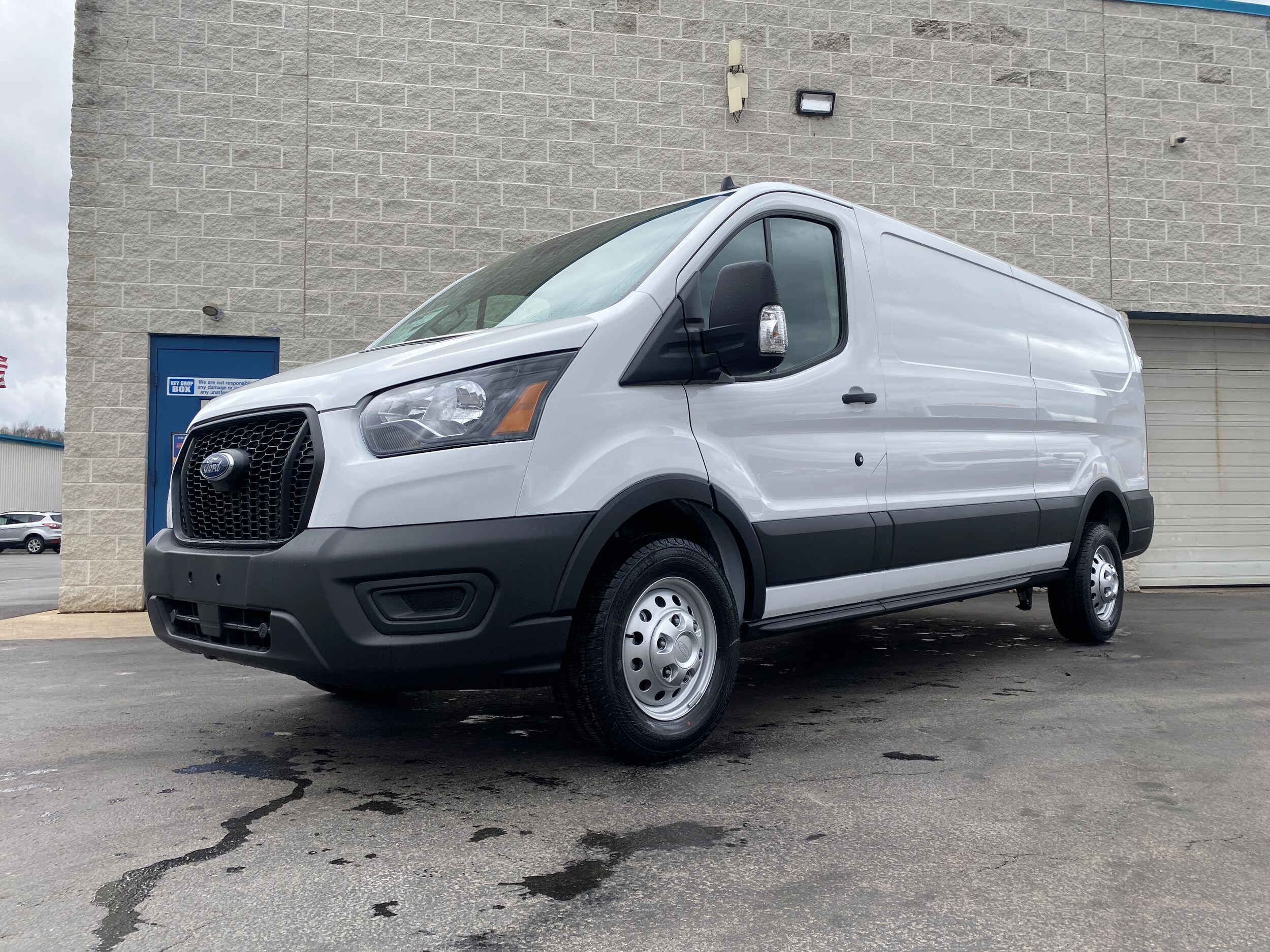 2025 Ford Transit Cargo Van photo 3