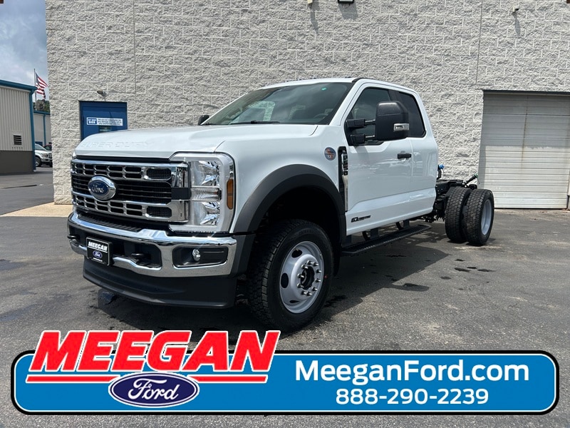 2025 Ford F-550 Super Duty Chassis Cab XL's photo