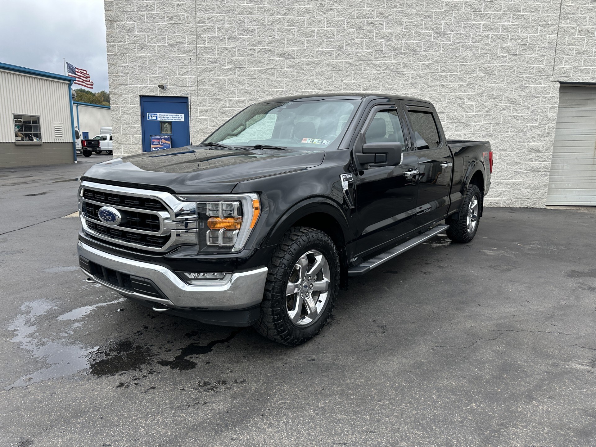 2021 Ford F-150 XLT photo 2