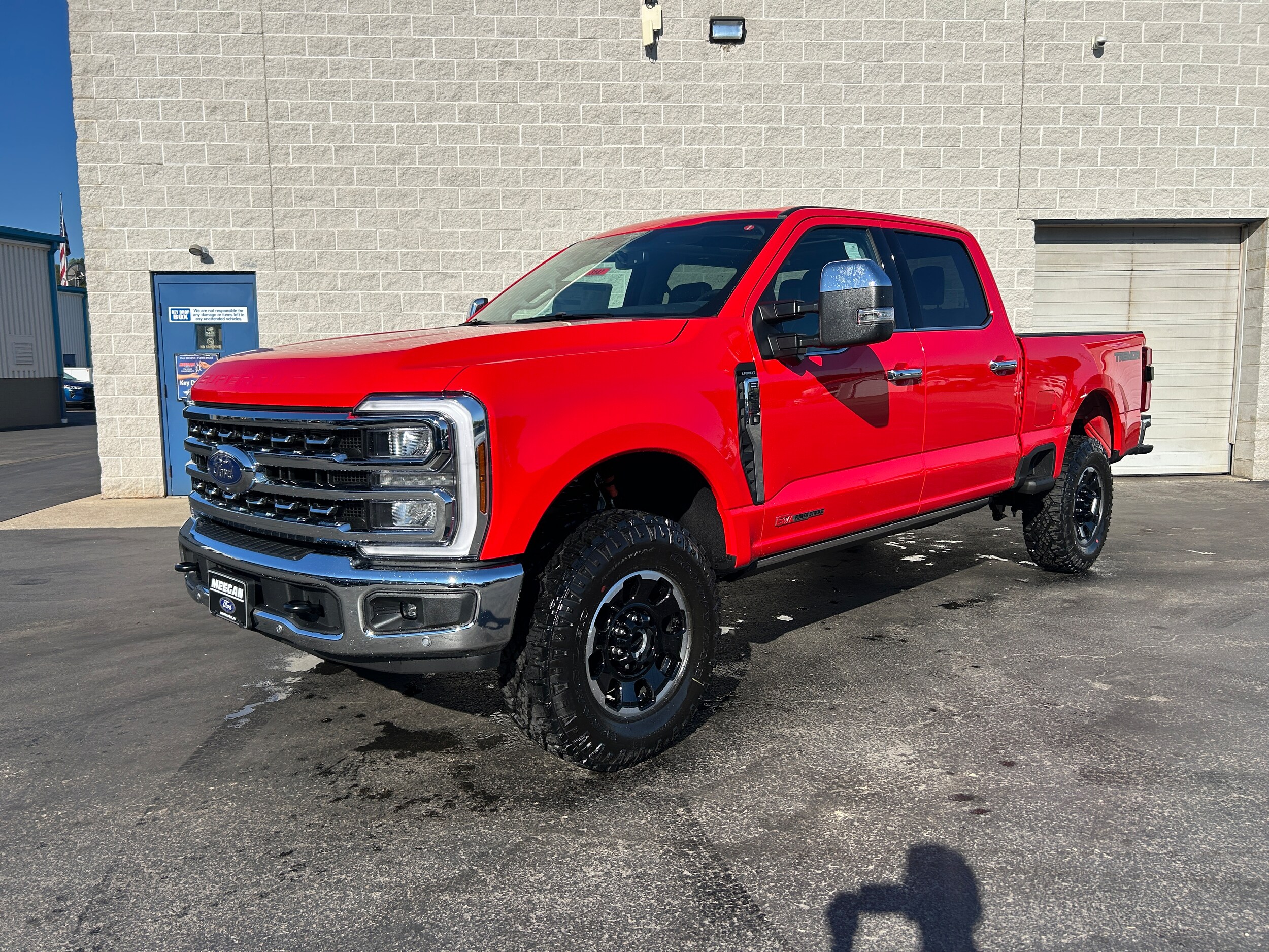 2026 Ford F-350 Lariat photo 2