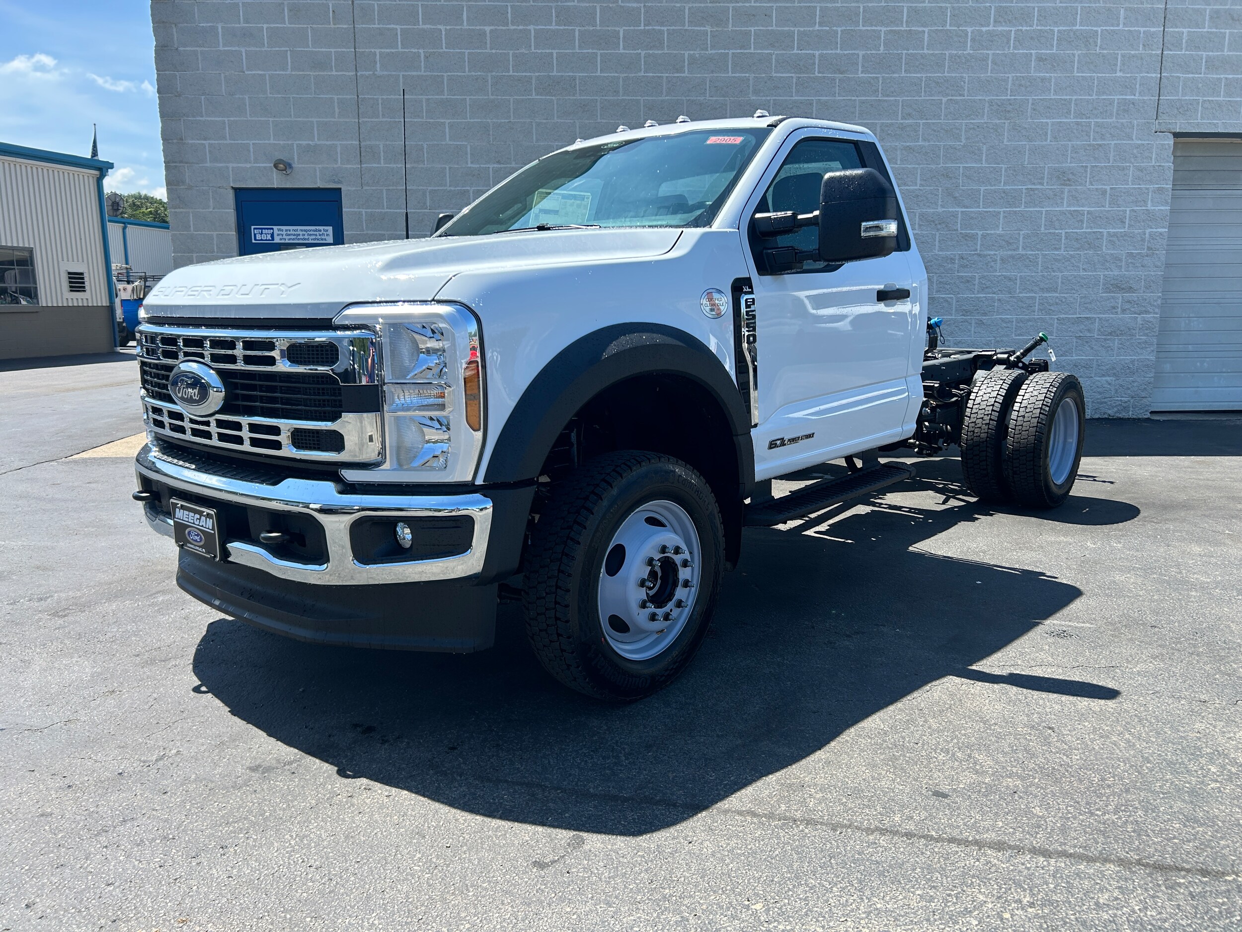 2025 Ford F-550 XL photo 2