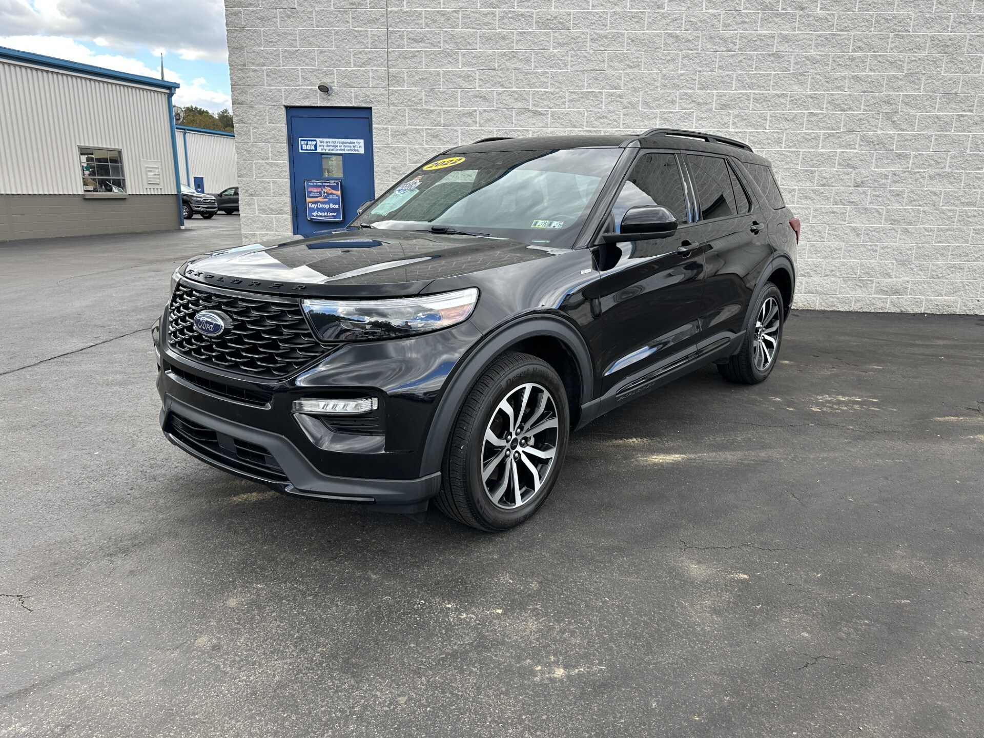 2022 Ford Explorer ST-Line photo 2