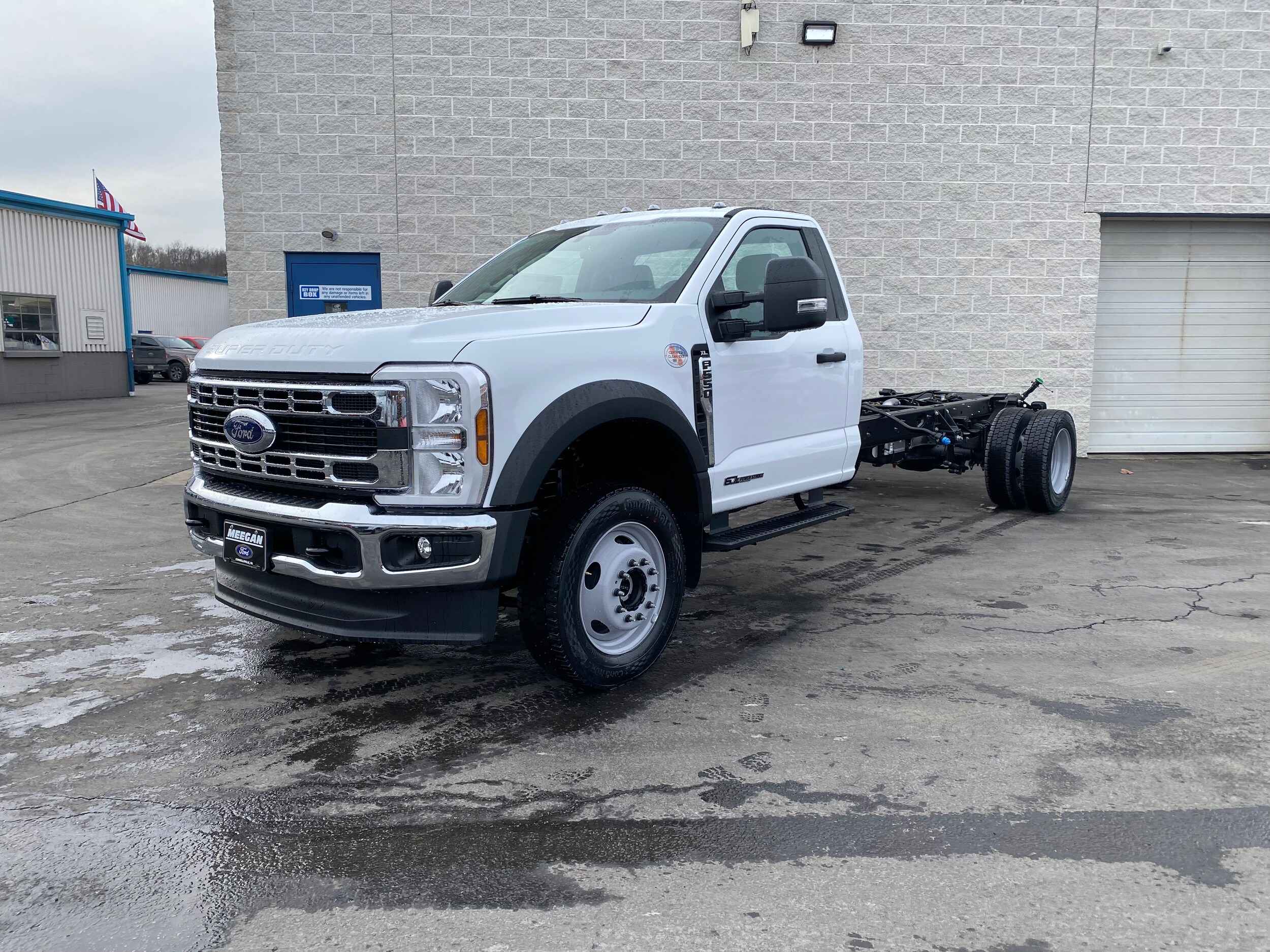 2025 Ford F-550 XL photo 2