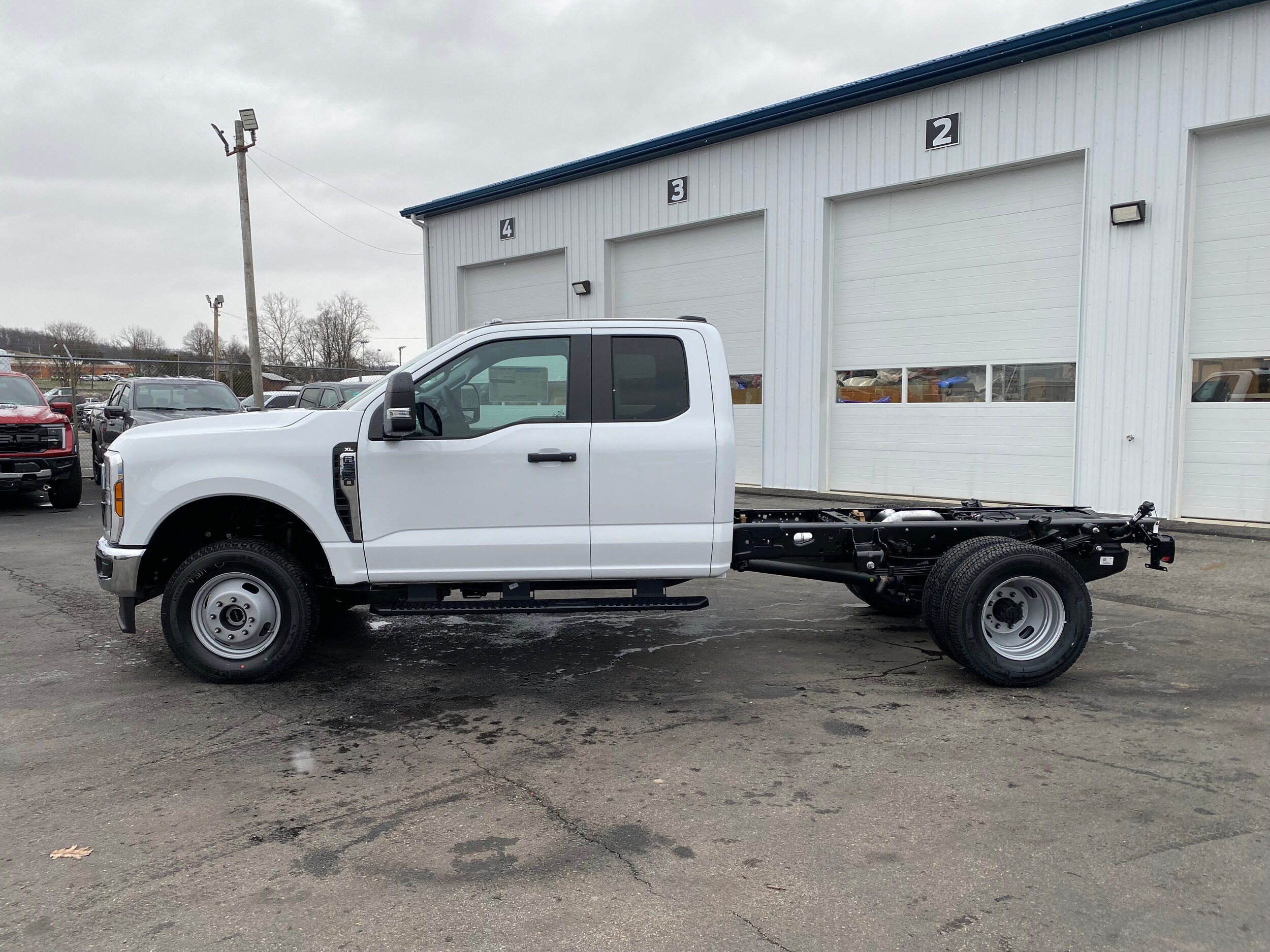2025 Ford F-350 XL photo 4