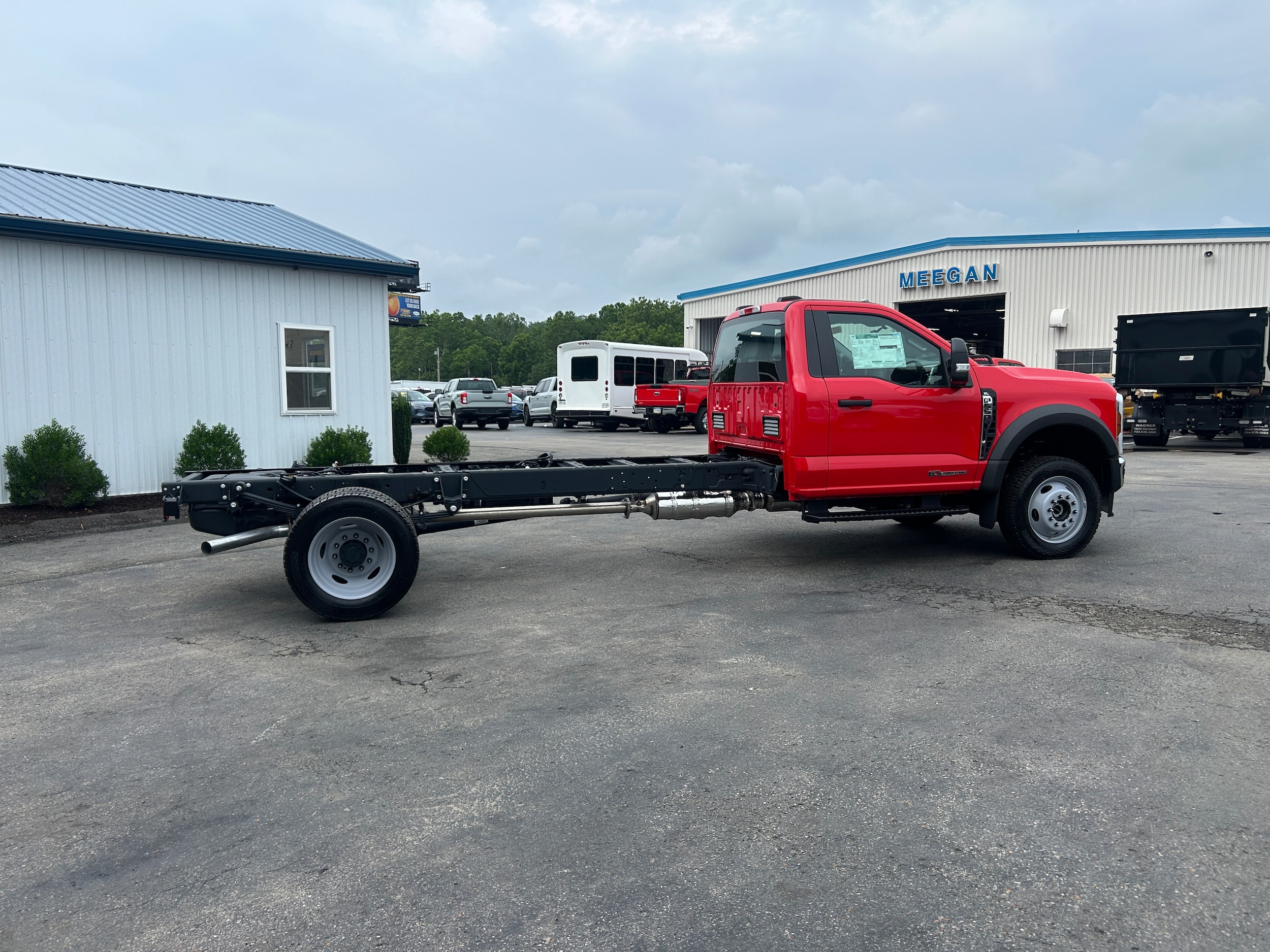 2025 Ford F-550 Super Duty Chassis Cab XL - Photo 12