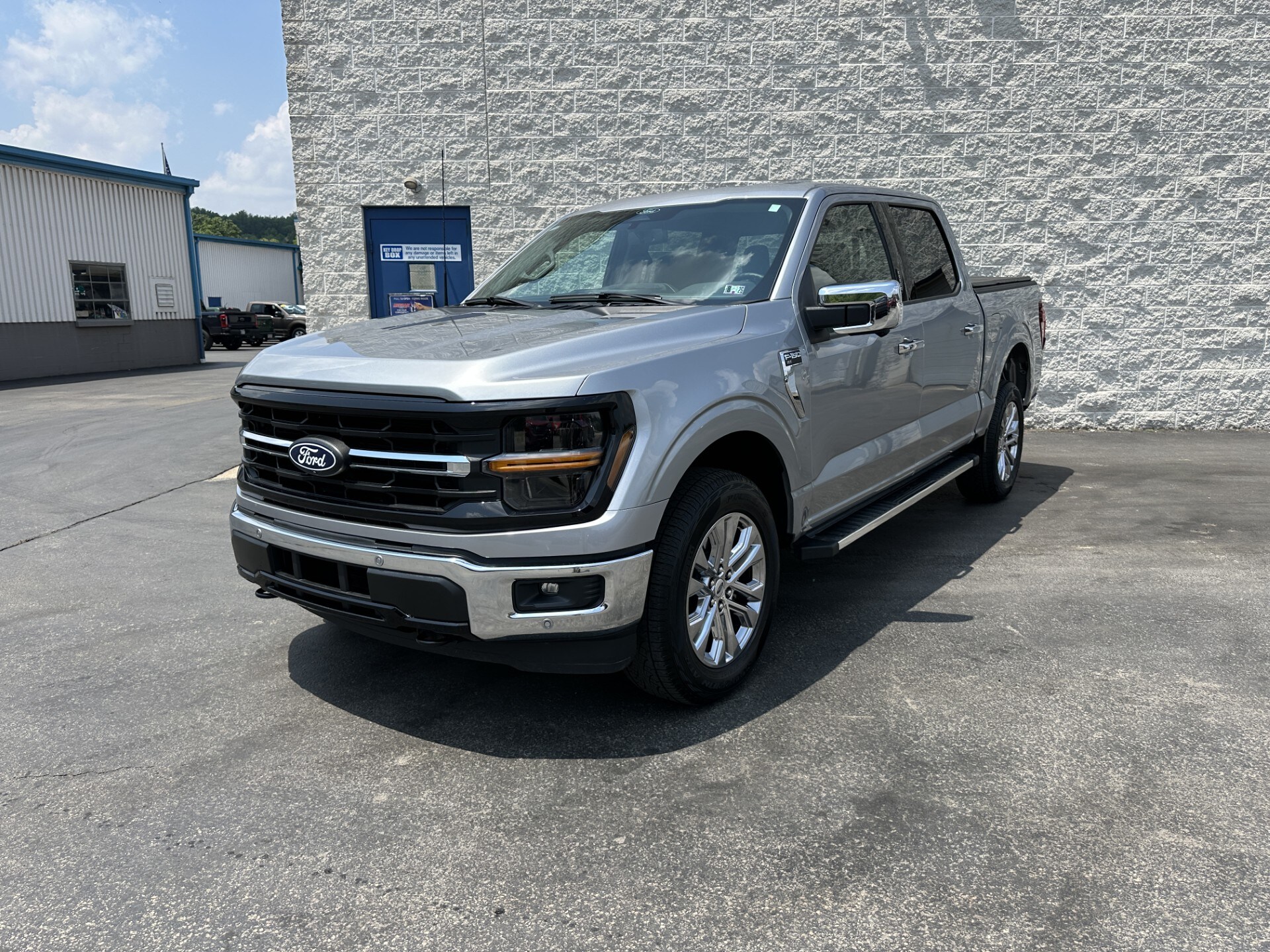 2024 Ford F-150 XLT photo 2