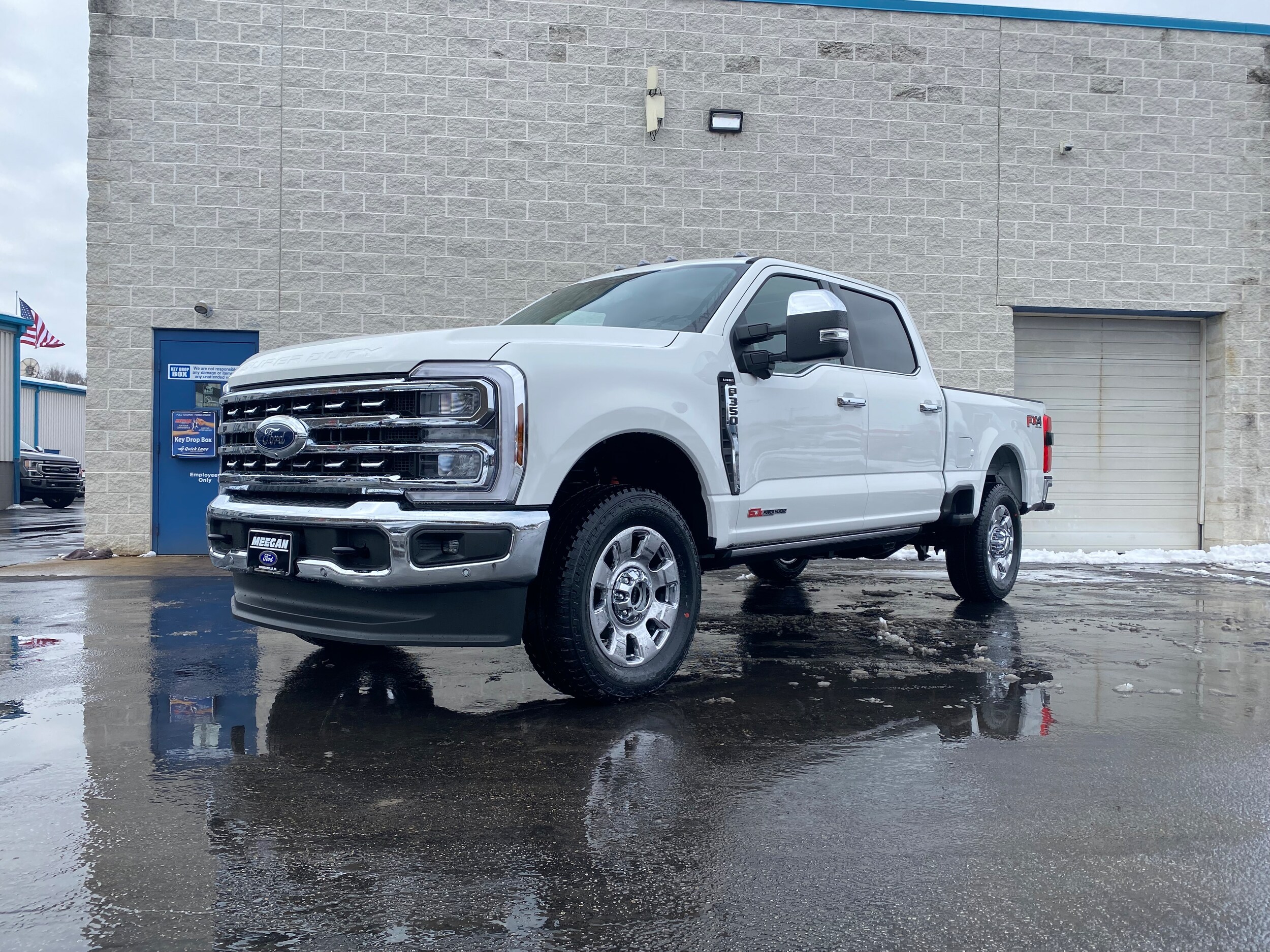 2025 Ford F-350 Lariat photo 3