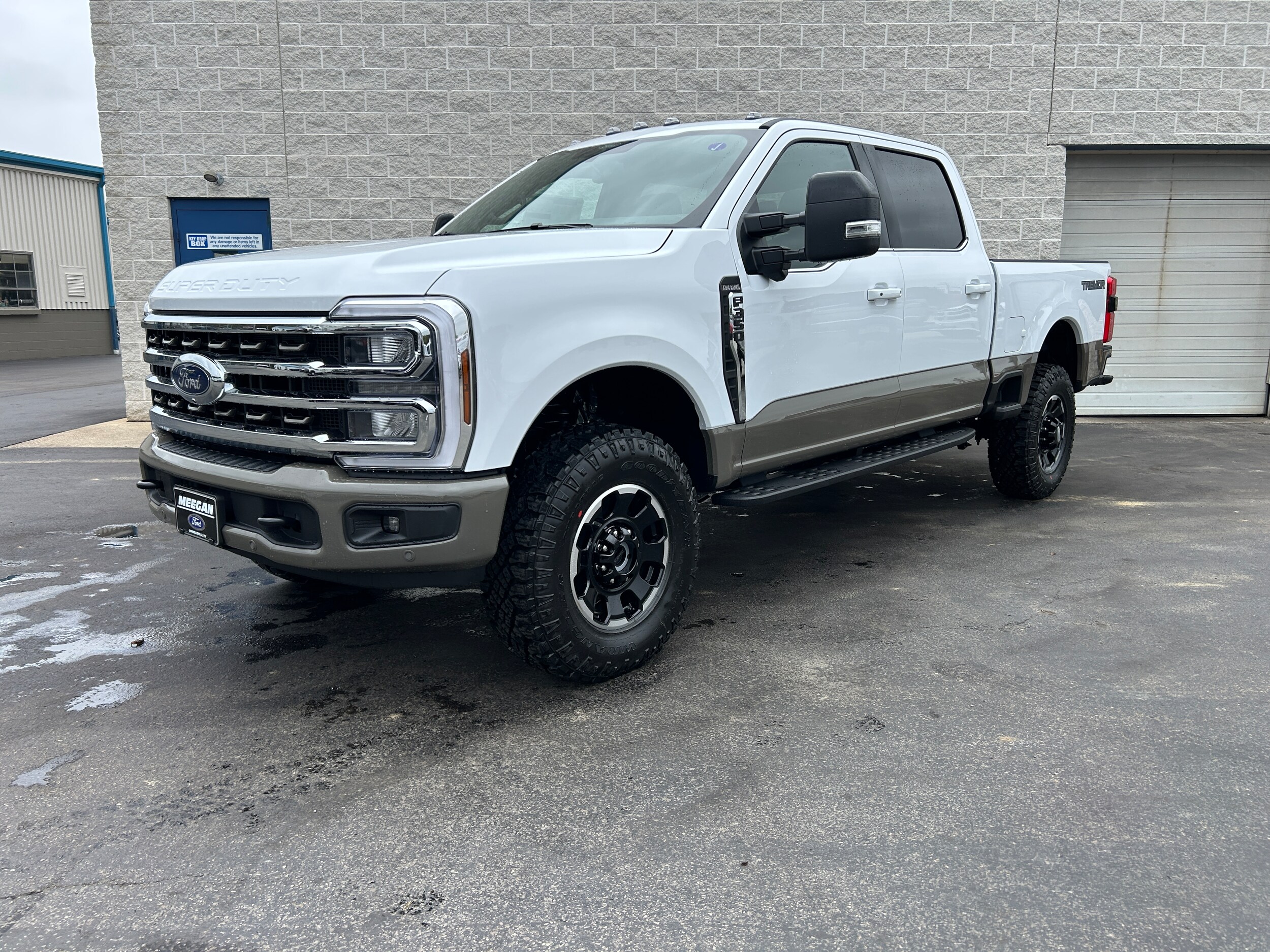 2026 Ford F-350 King Ranch photo 2