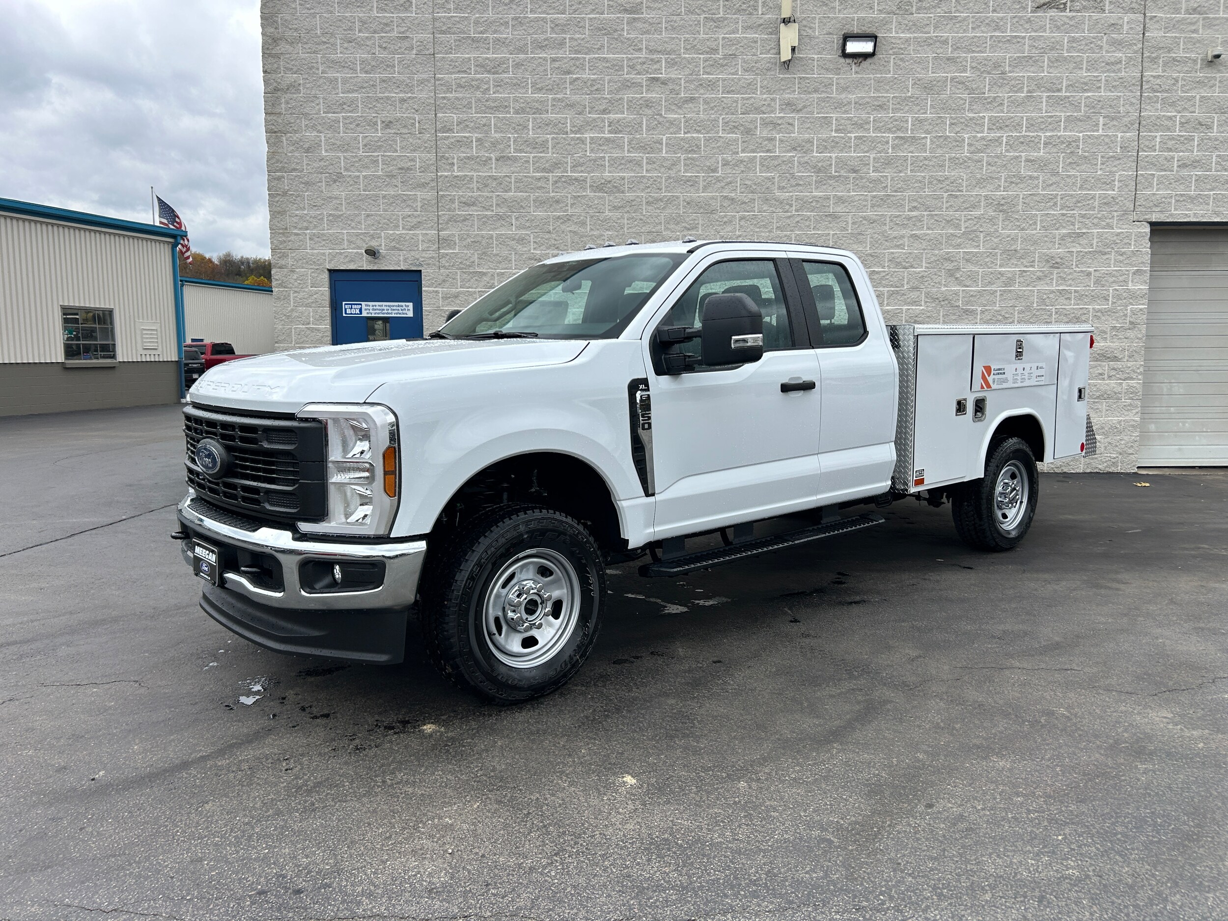 2026 Ford F-350 XL photo 3
