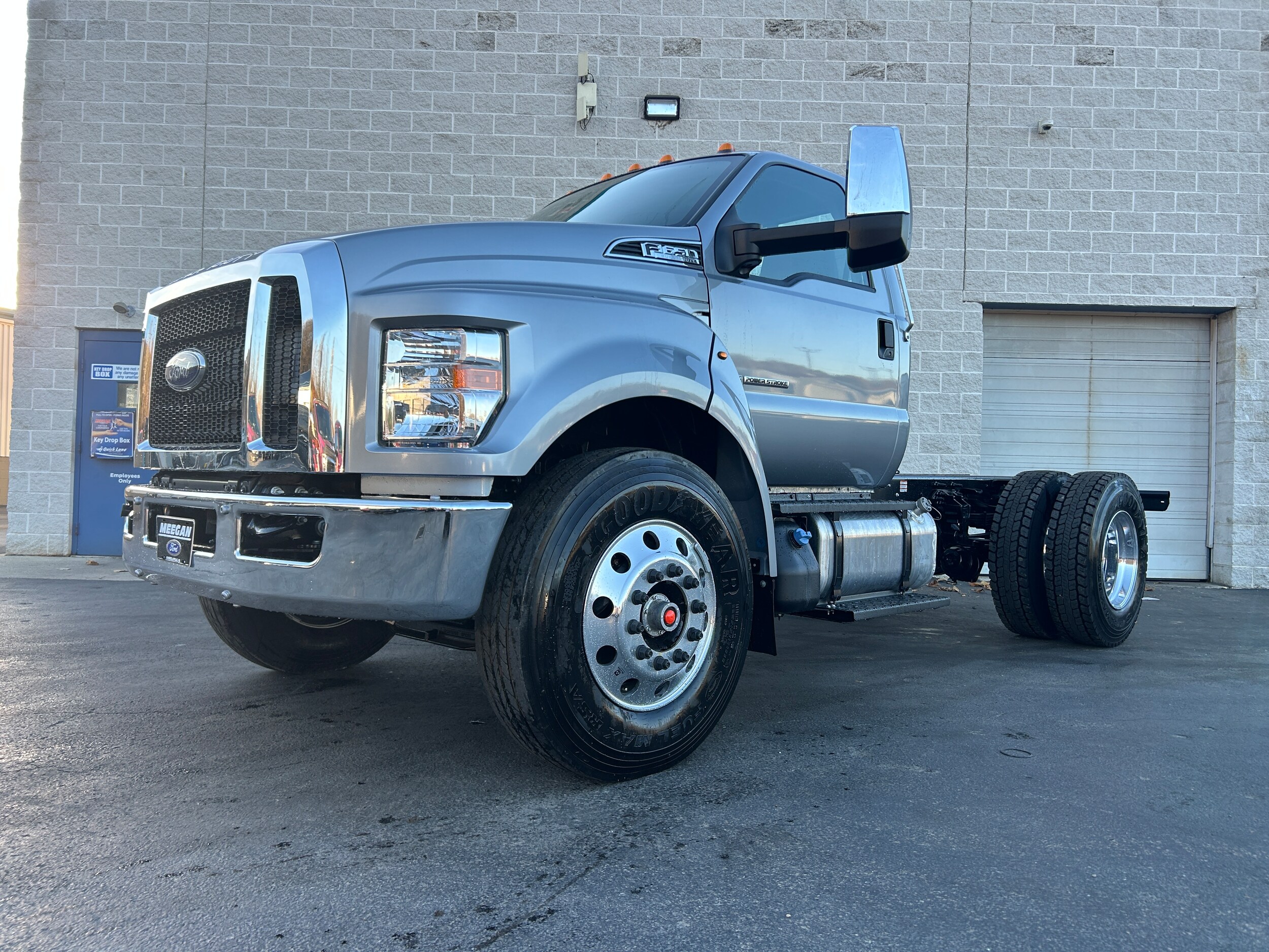 2026 Ford F-650 photo 3