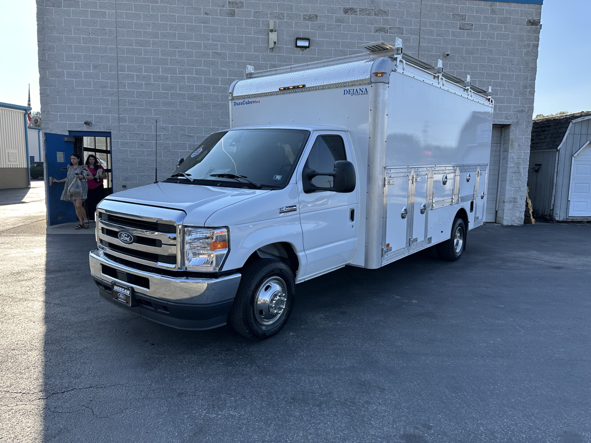 2026 Ford E-450 Cutaway photo 2