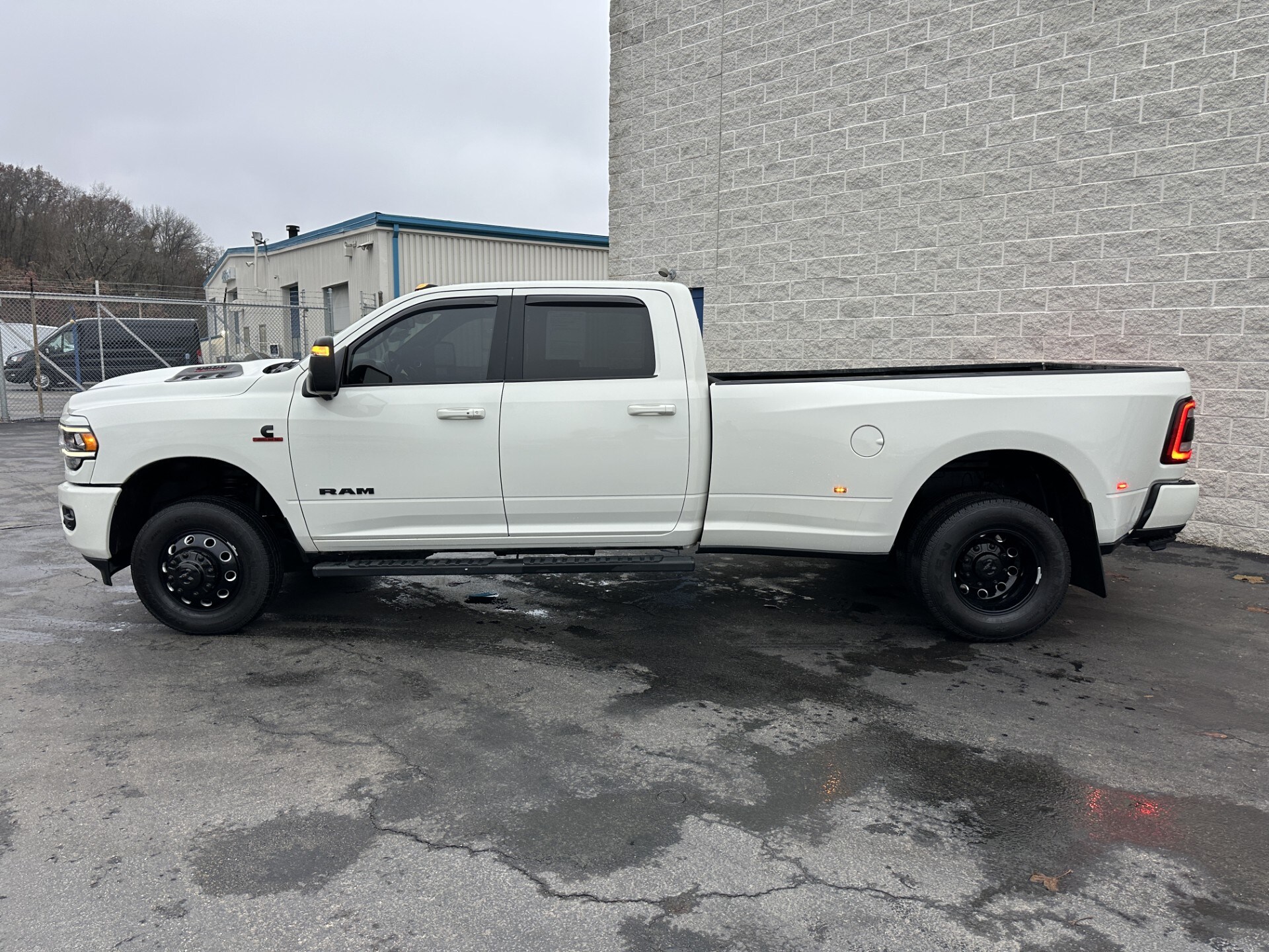 2024 Ram 3500 Laramie photo 4