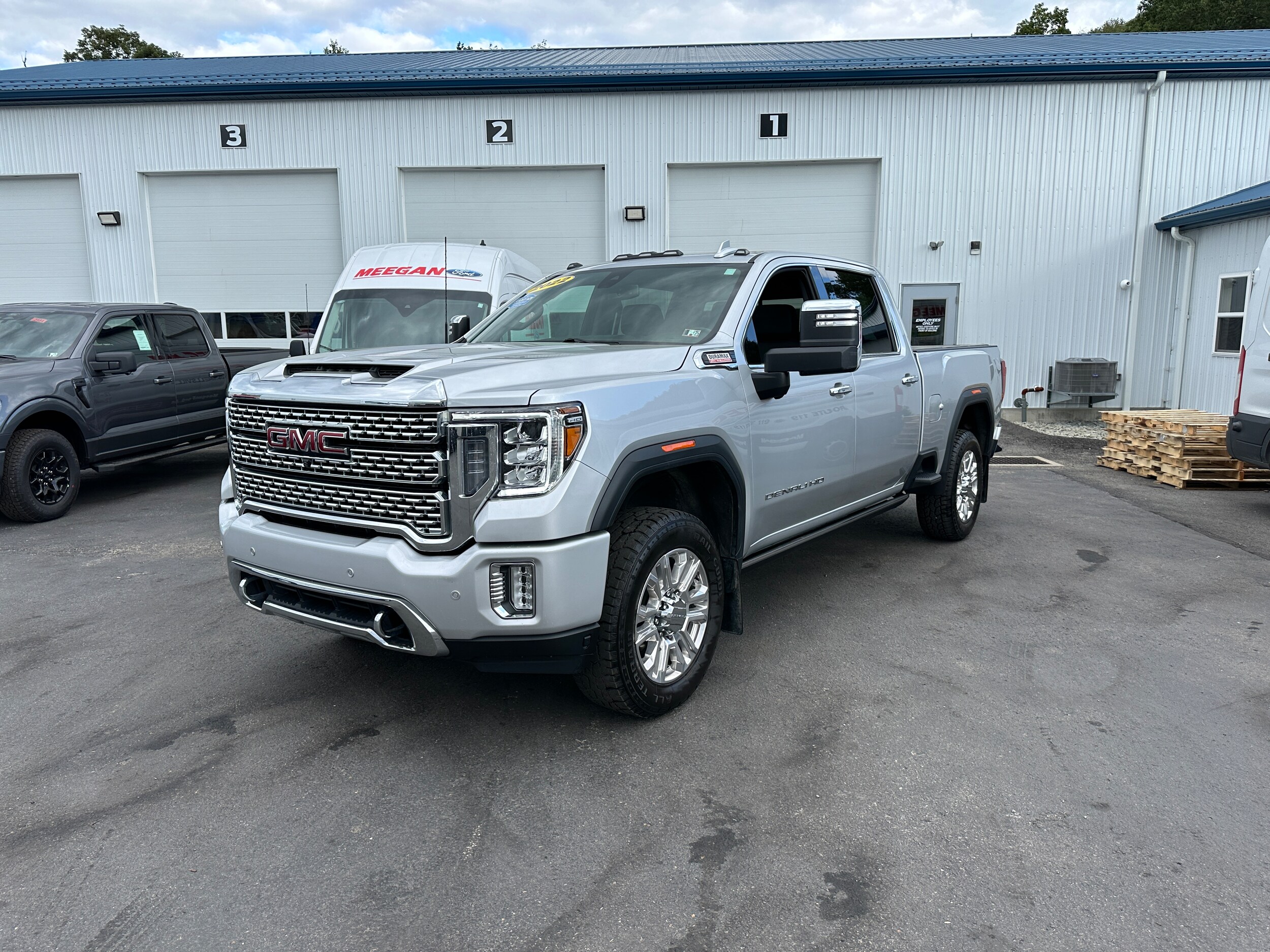 Used 2022 GMC Sierra 3500 Denali HD Denali with VIN 1GT49WEY6NF219655 for sale in Connellsville, PA