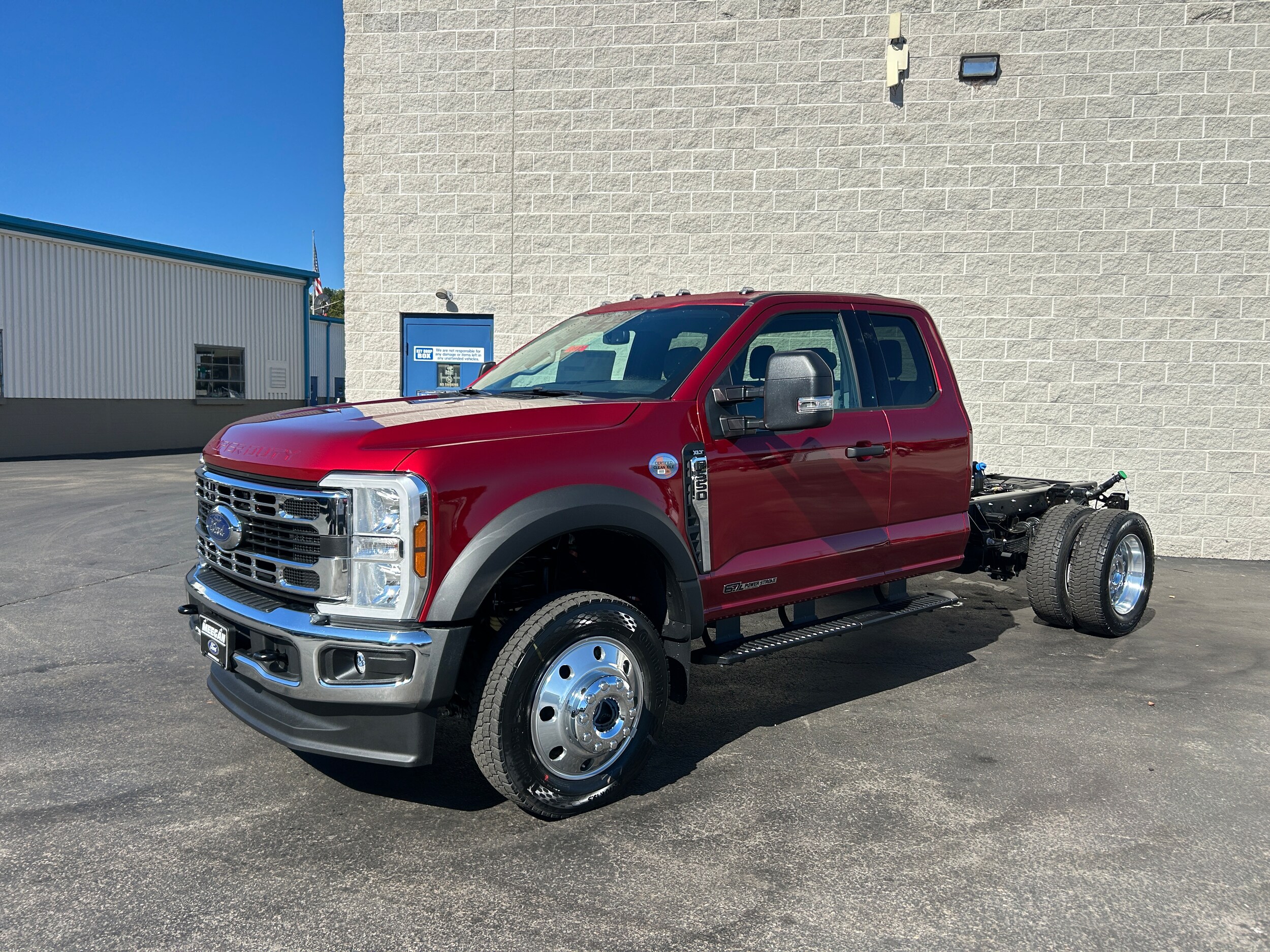 2026 Ford F-550 photo 3