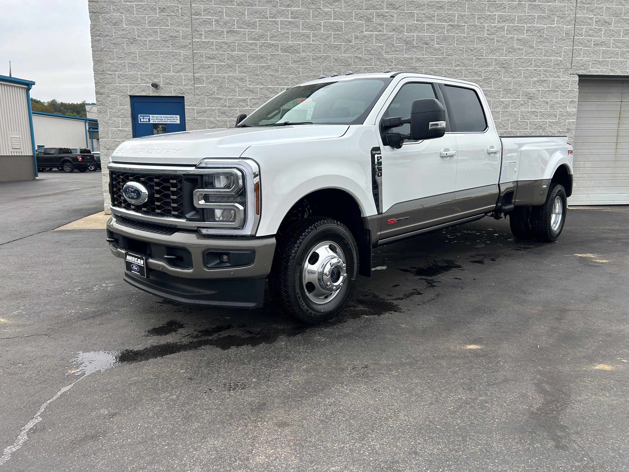 2026 Ford F-350 King Ranch photo 2