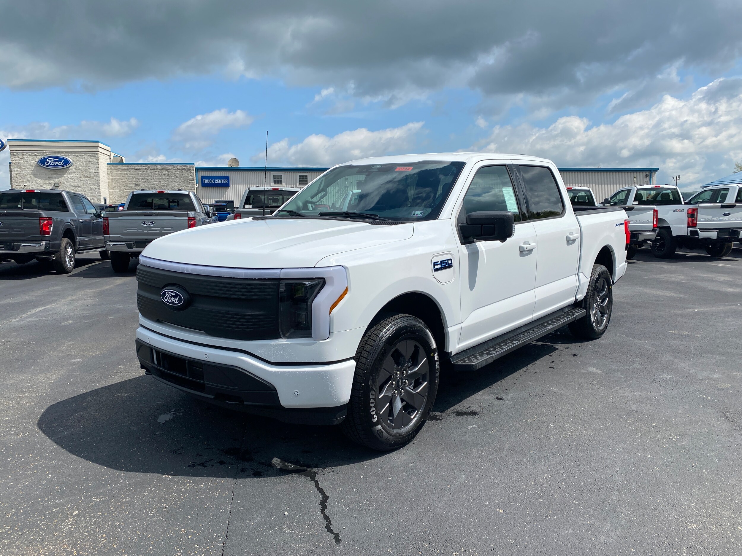 2025 Ford F-150 Lightning photo 2