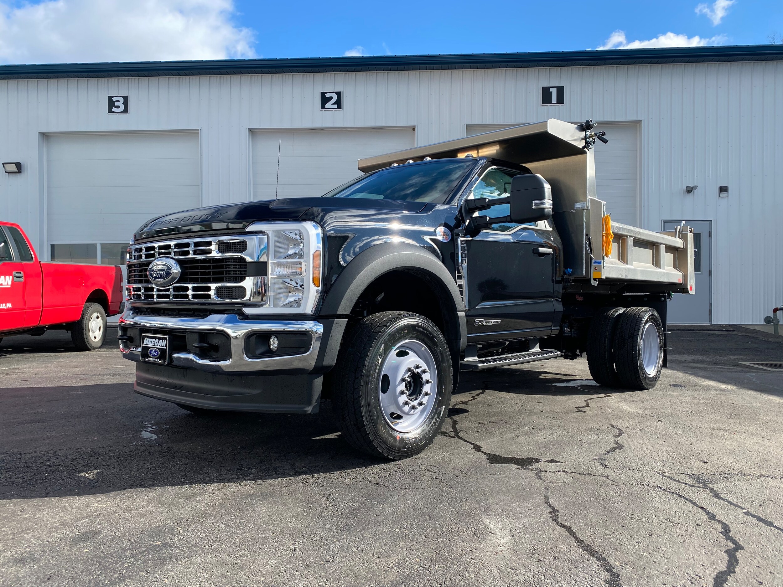 2024 Ford F-600 photo 3