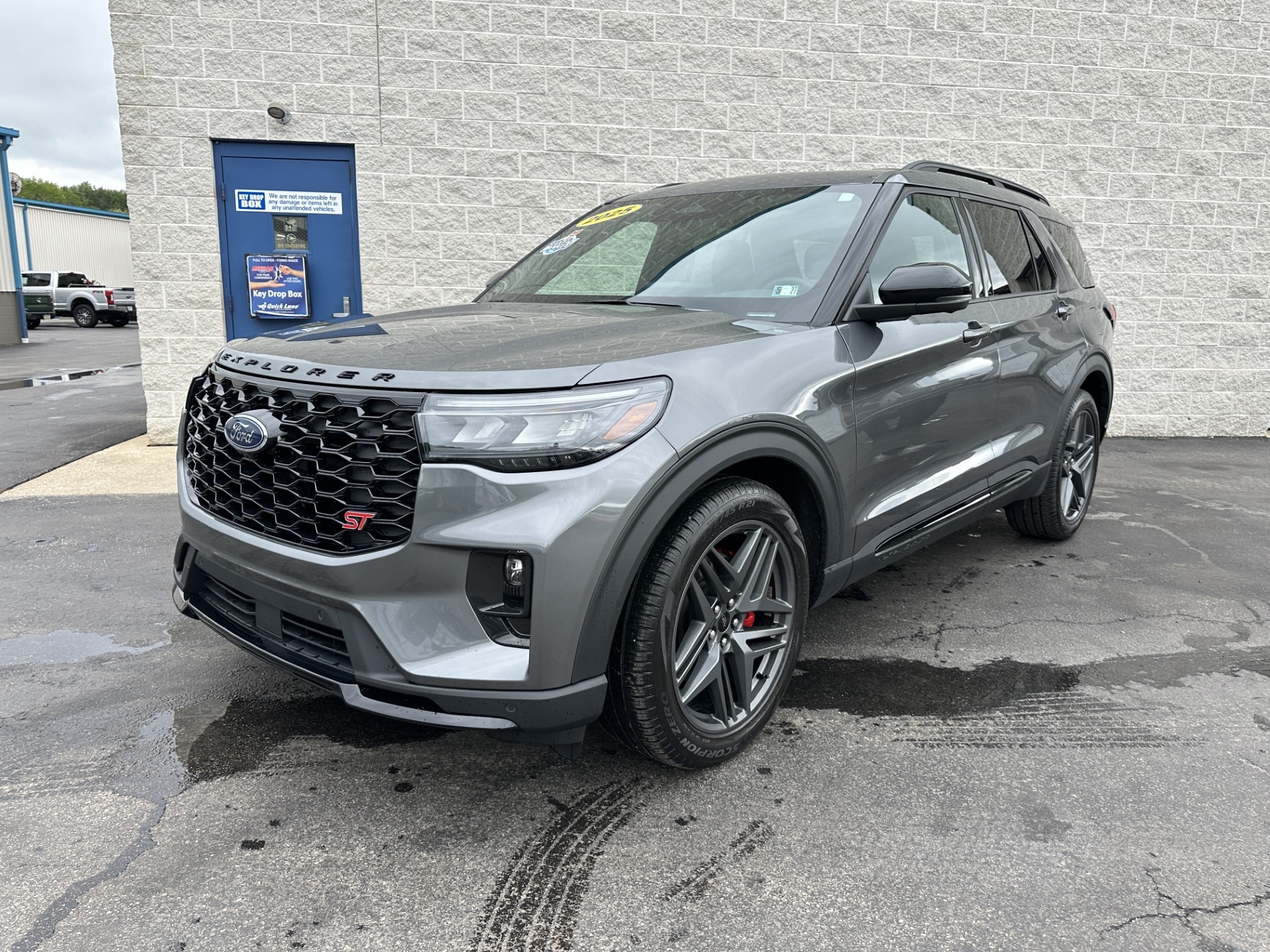 2025 Ford Explorer ST 4WD (PL535)'s photo