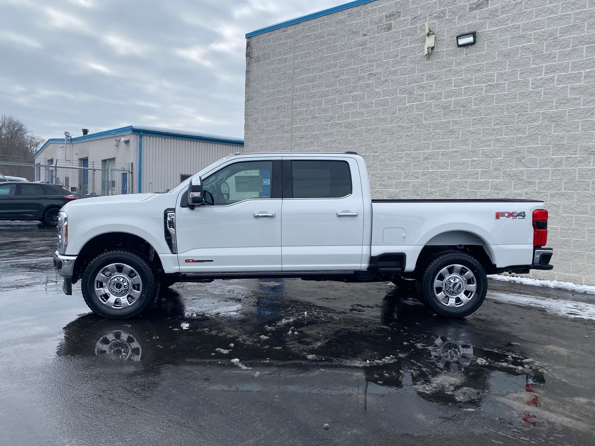 2025 Ford F-350 Lariat photo 4