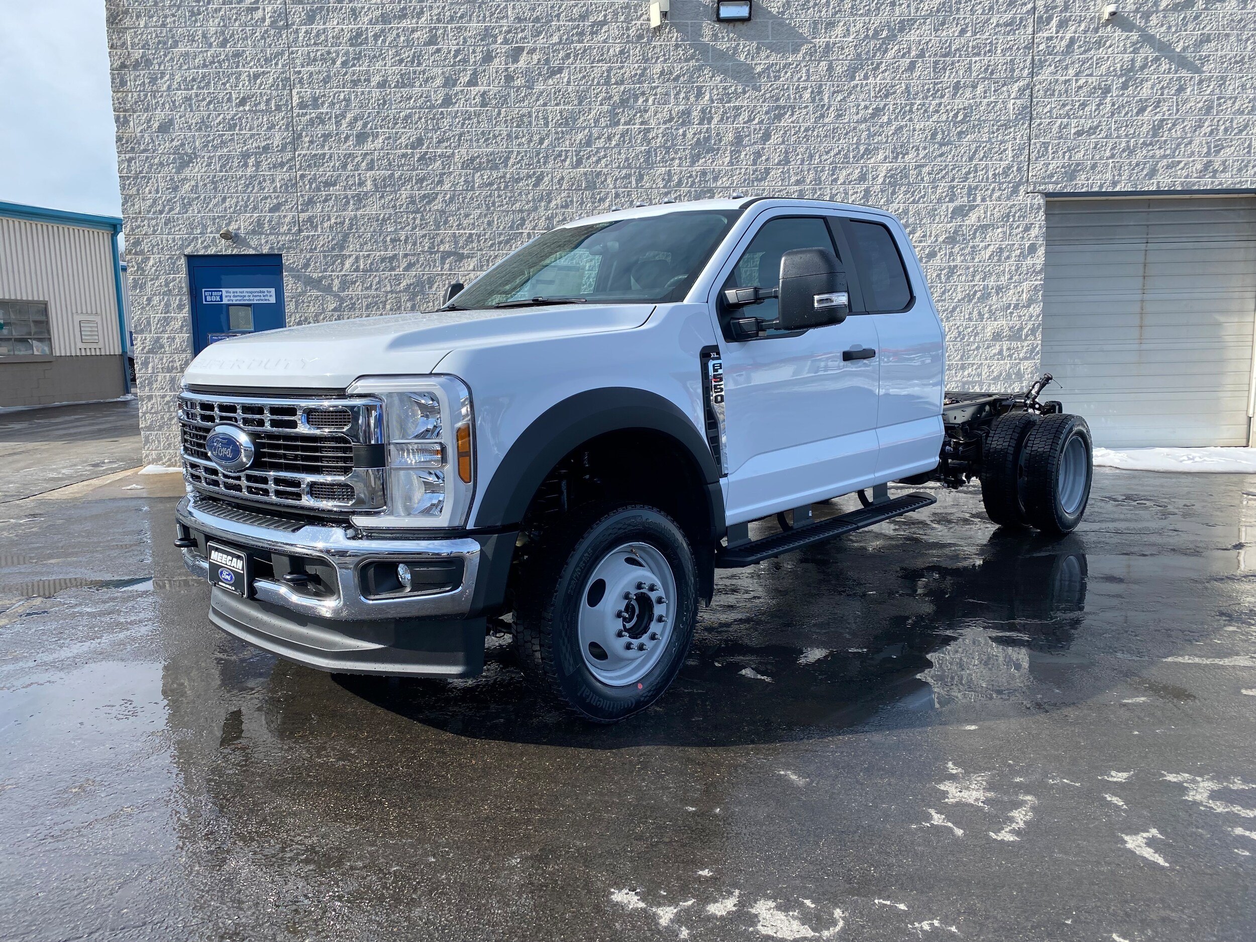2025 Ford F-550 XL photo 2