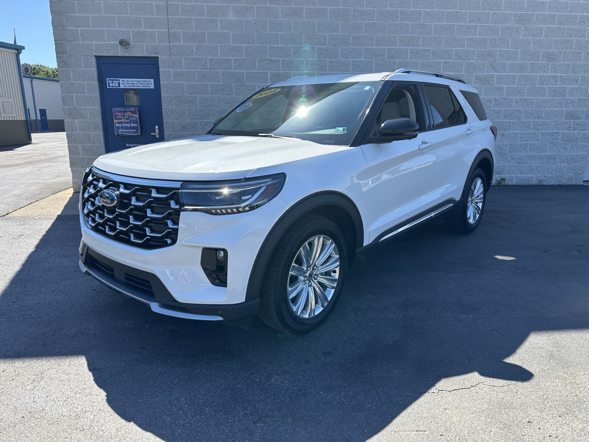 2025 Ford Explorer Platinum 4WD (PL535)'s photo