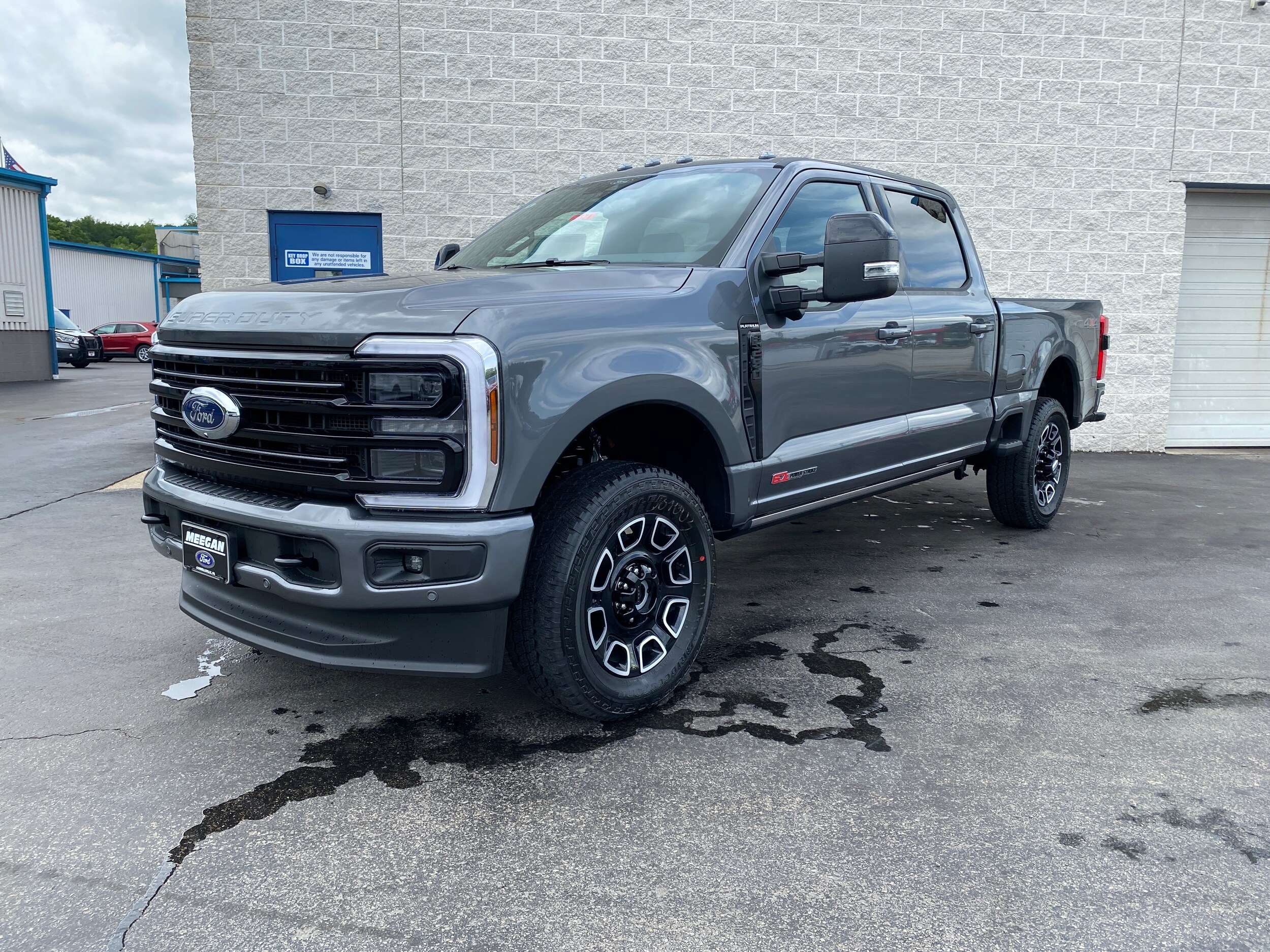 2025 Ford F-250 Platinum photo 2