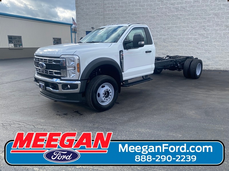 2025 Ford F-600 Super Duty Chassis Cab XL's photo