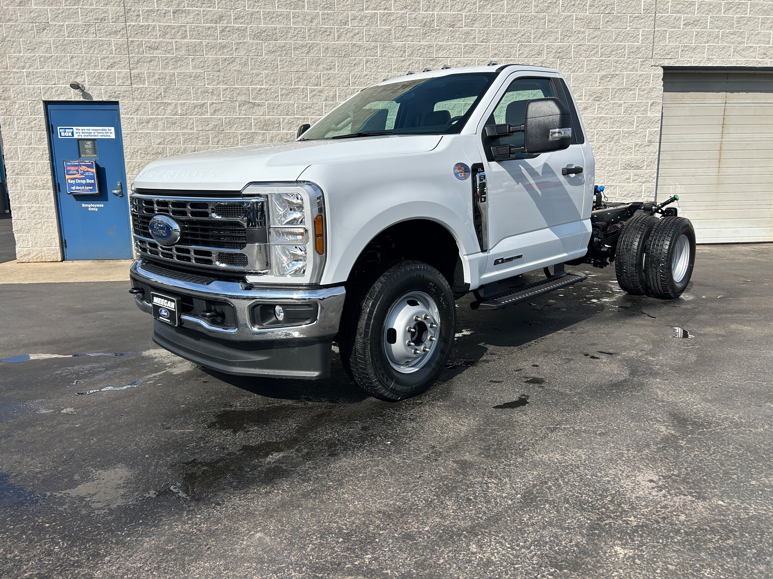 2026 Ford F-350 XL photo 2