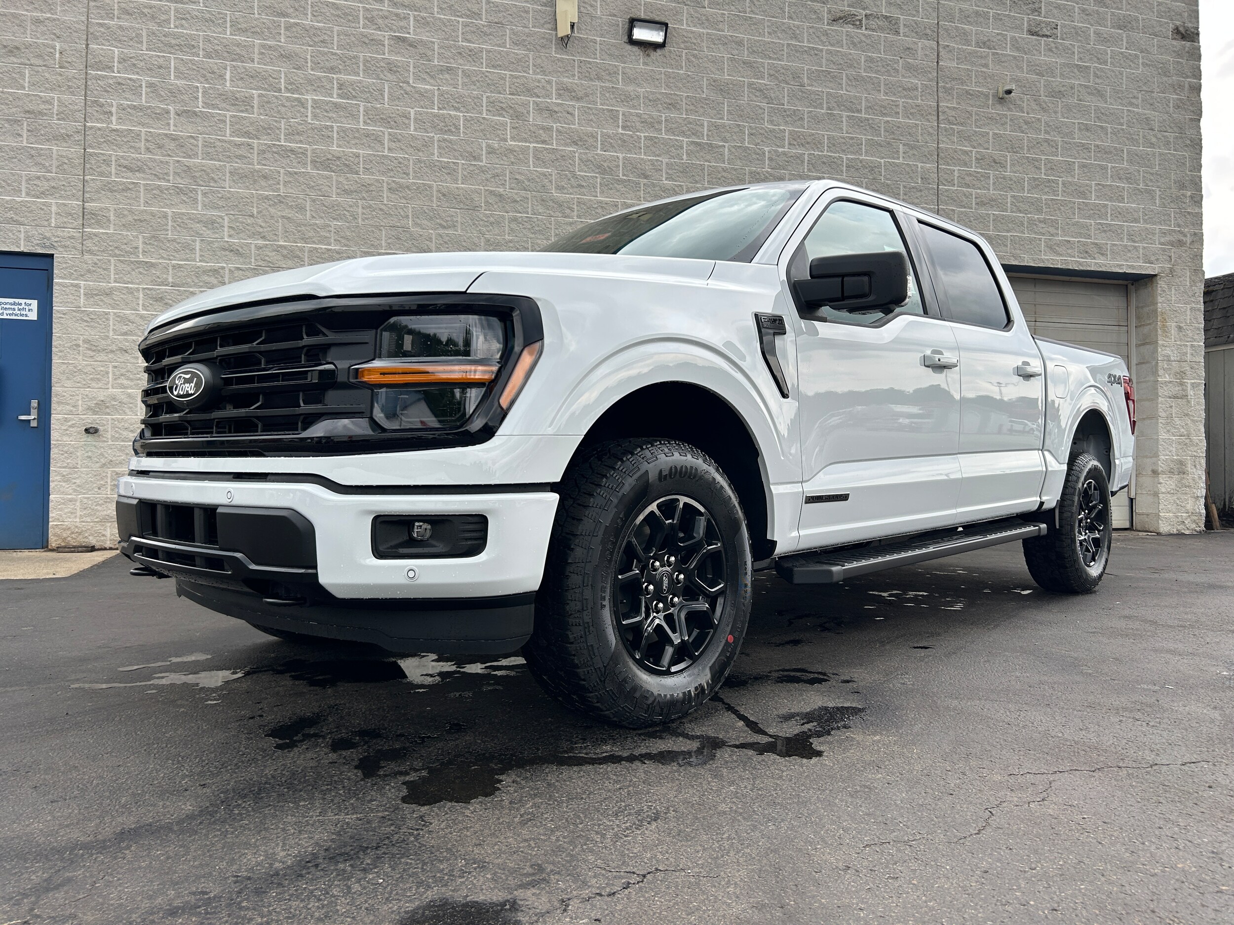 2025 Ford F-150 XLT photo 3