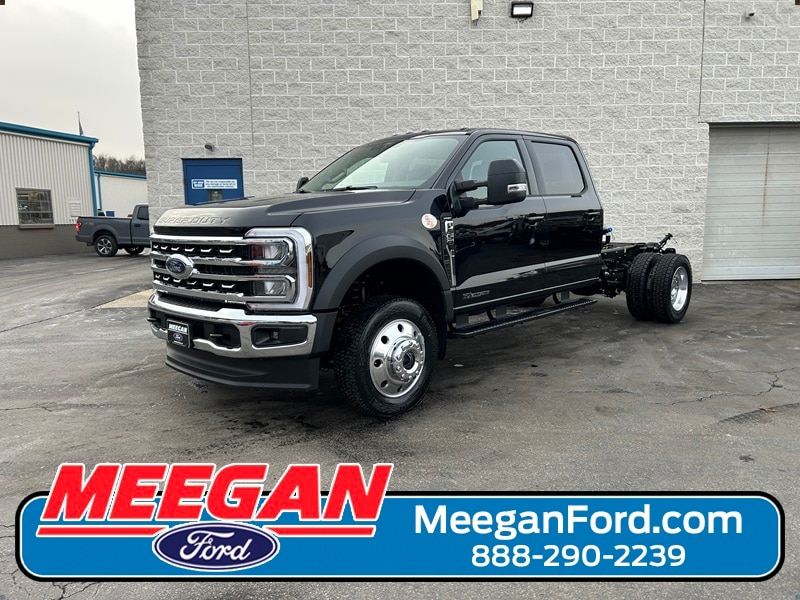 2026 Ford F-550 Super Duty Chassis Cab Lariat's photo