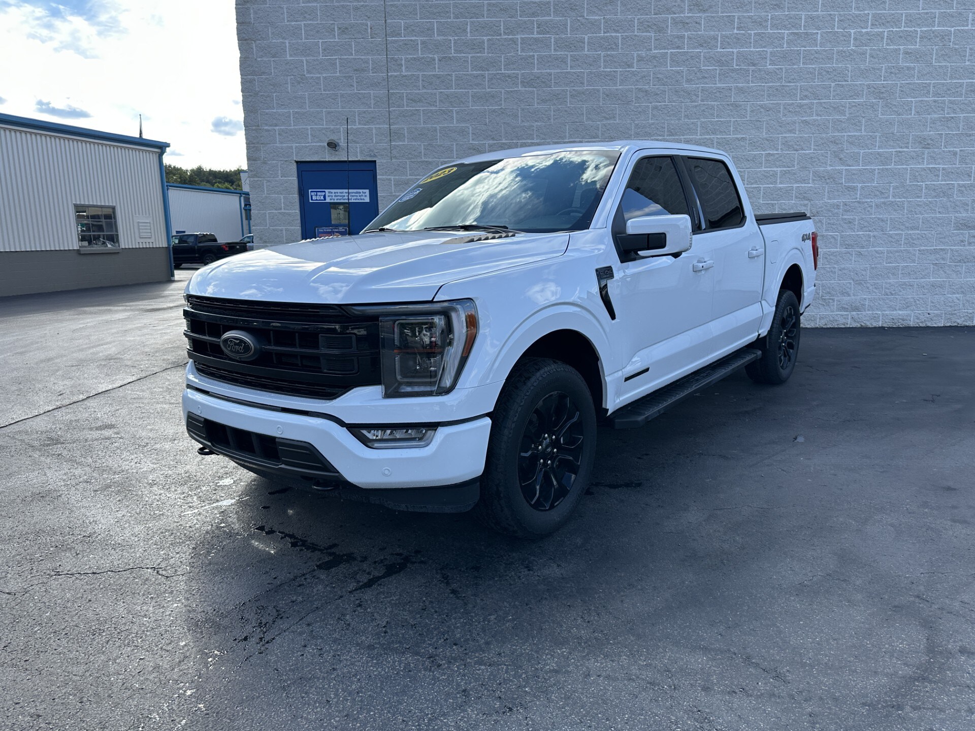 2023 Ford F-150 Lariat photo 2