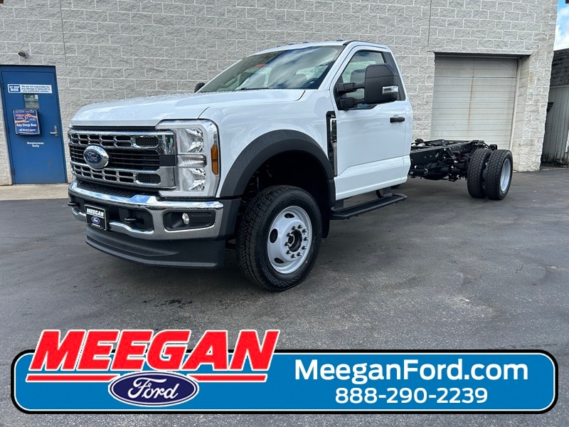 2025 Ford F-450 Super Duty Chassis Cab XL's photo
