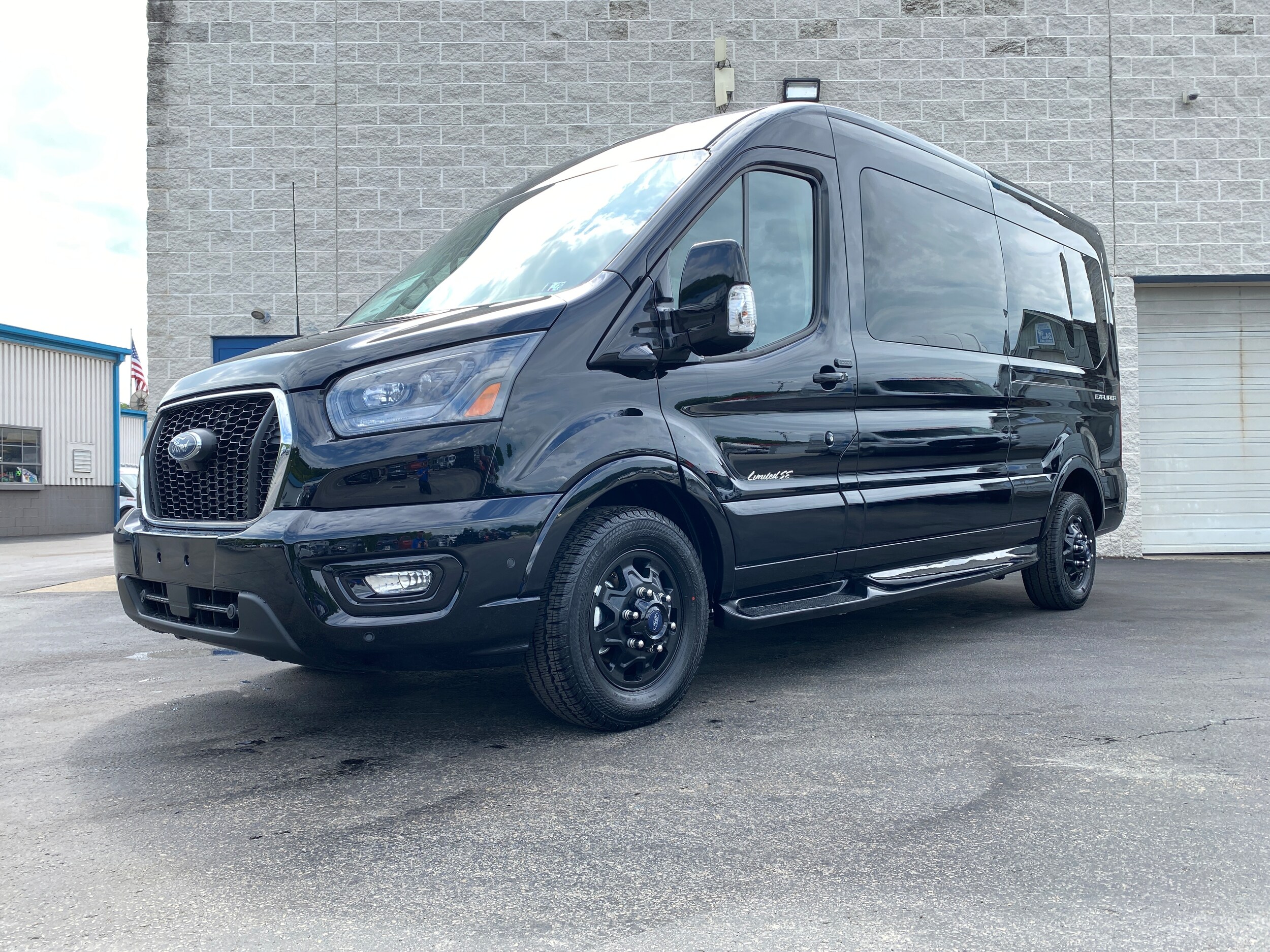 2025 Ford Transit Passenger Van photo 4